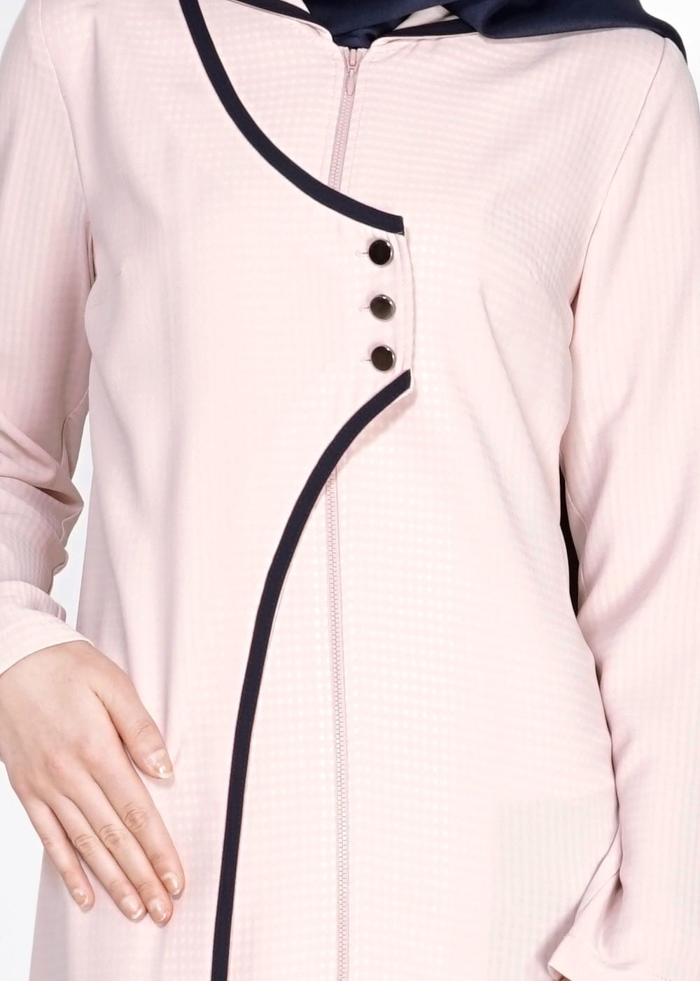 Tesettür giyim PUDRA KAPÜŞONLU DÜĞMELİ ŞERİT DETAYLI FERACE 8166