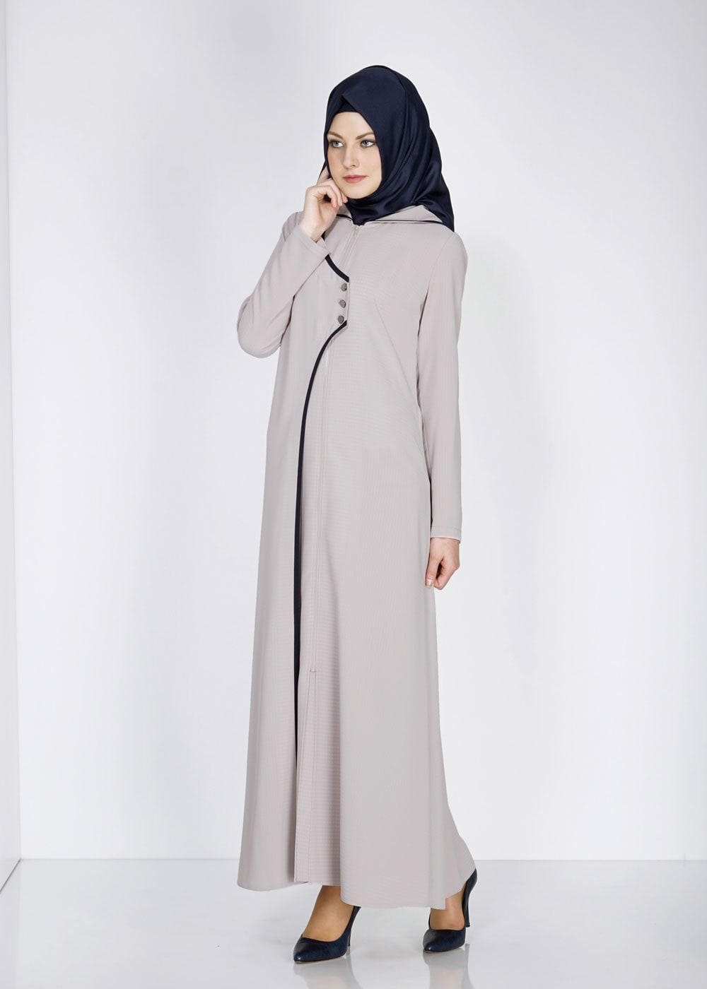 Tesettür giyim BEJ KAPÜŞONLU DÜĞMELİ ŞERİT DETAYLI FERACE 8166