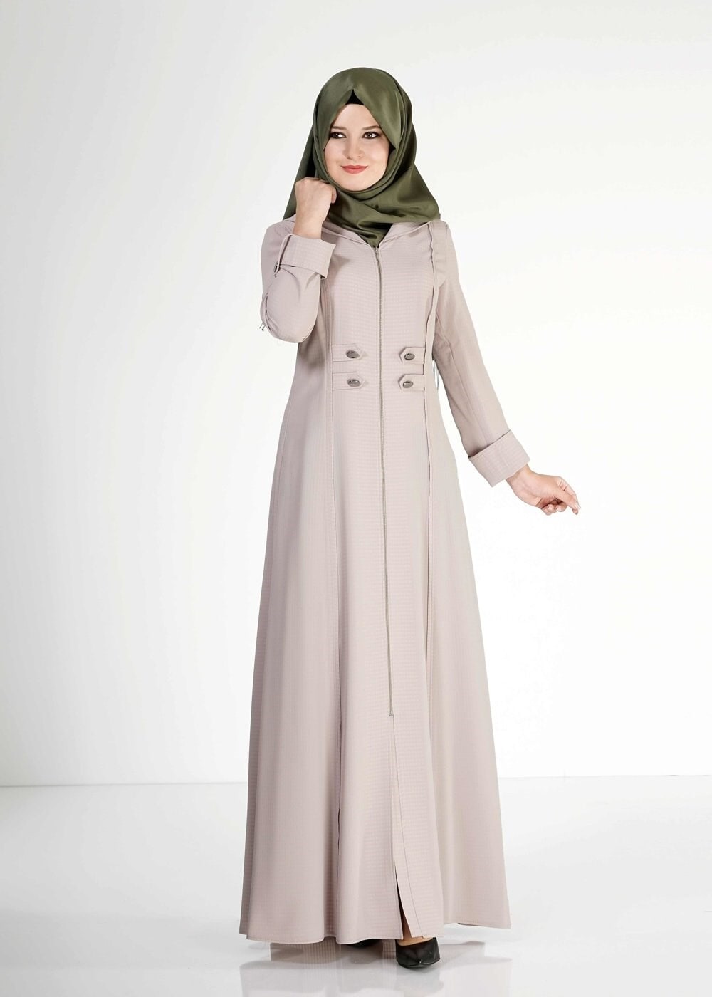 Tesettür giyim BEJ KAPÜŞONLU DÜĞME DETAYLI FERACE 8167
