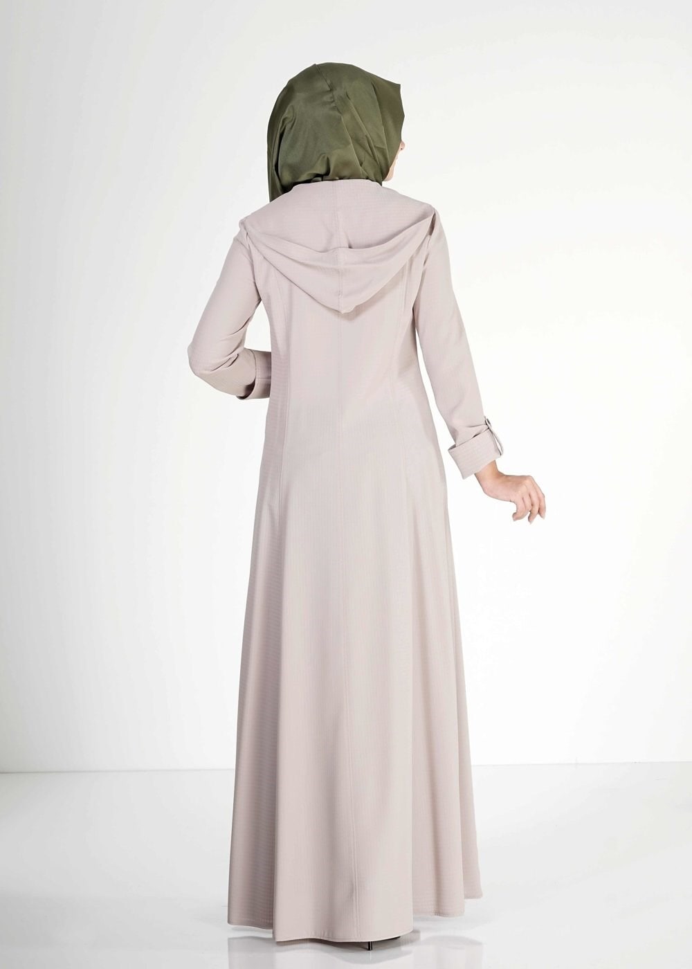 Tesettür giyim BEJ KAPÜŞONLU DÜĞME DETAYLI FERACE 8167