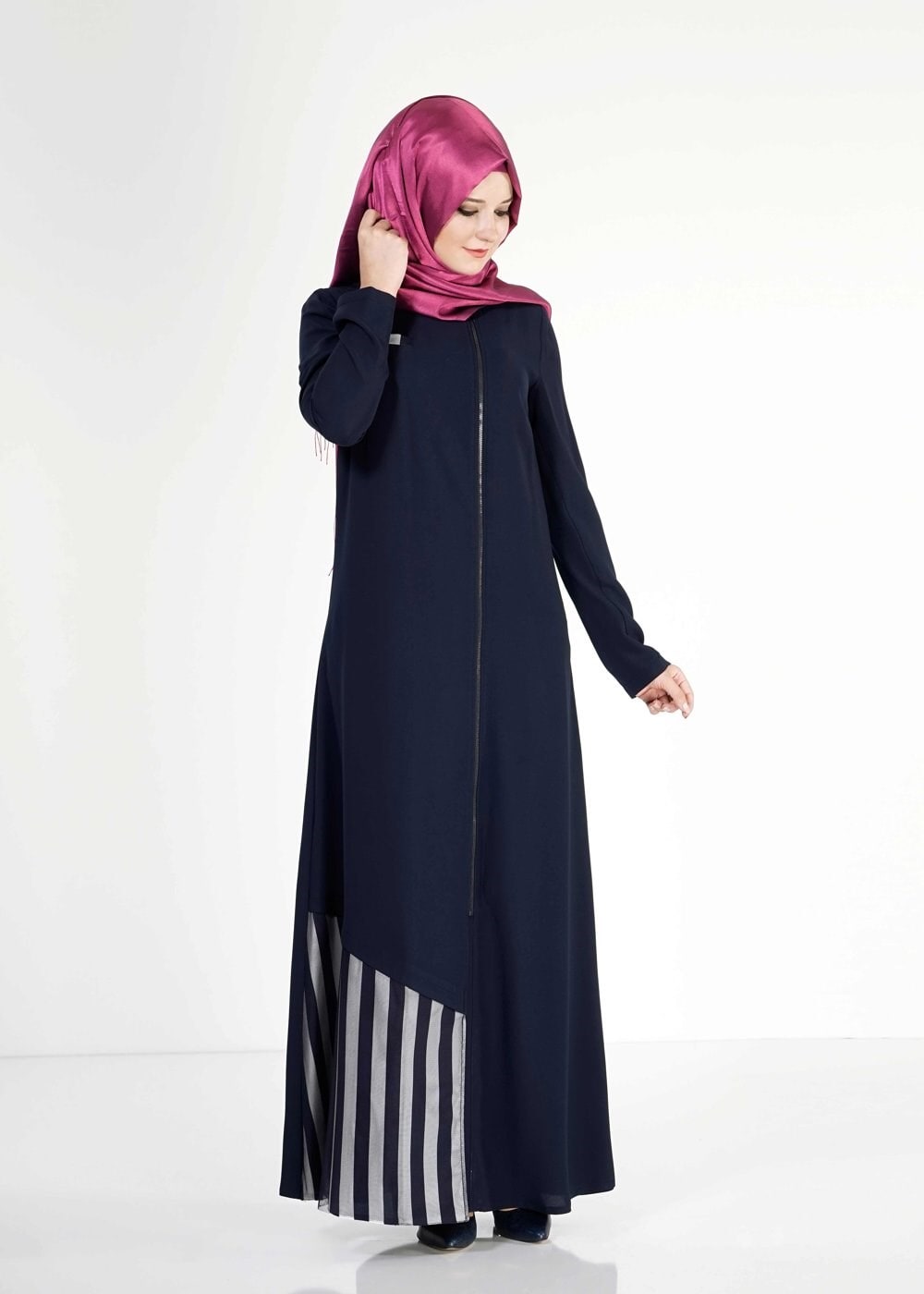 Tesettür giyim LACİVERT ÇİZGİ DETAYLI FERMUARLI FERACE 8168