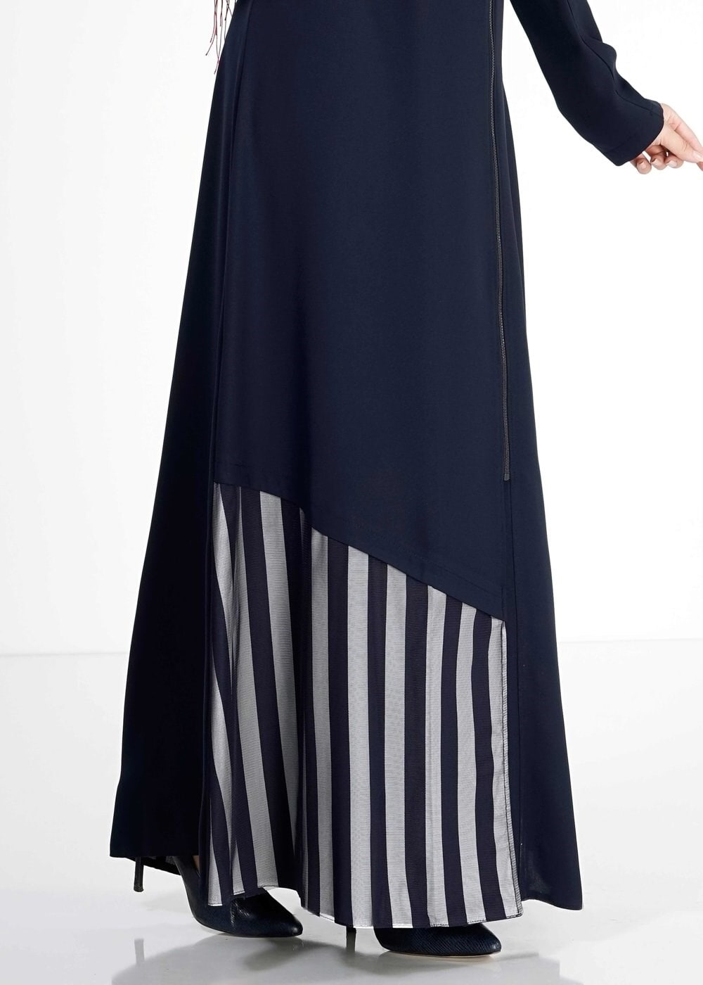 Tesettür giyim LACİVERT ÇİZGİ DETAYLI FERMUARLI FERACE 8168