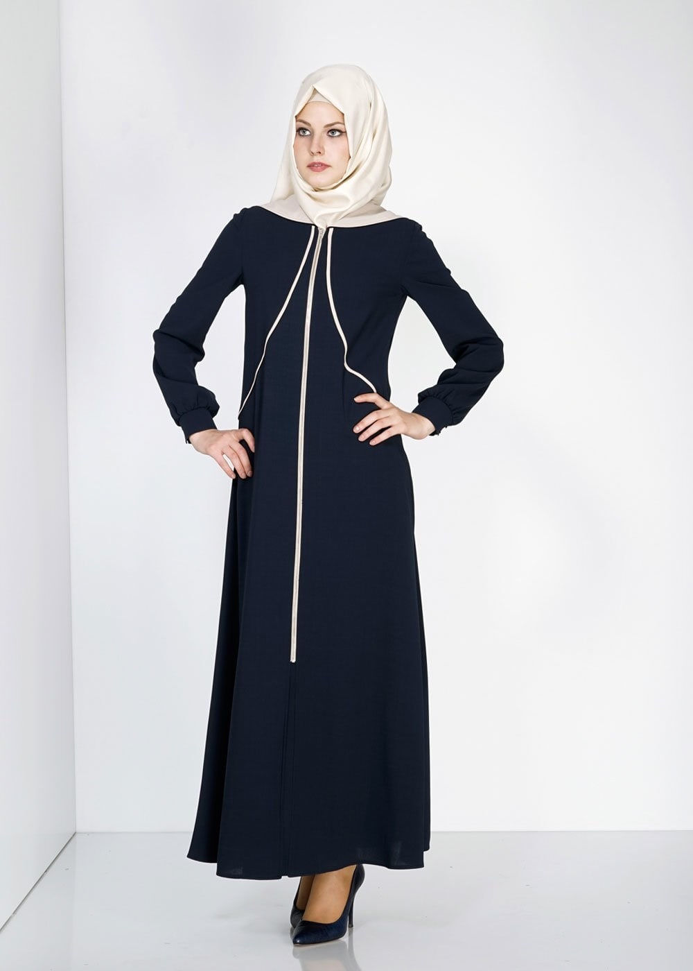 Tesettür giyim LACİVERT KAPÜŞONLU FERMUARLI FERACE 8169