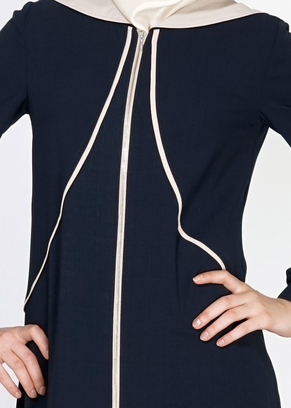 Tesettür giyim LACİVERT KAPÜŞONLU FERMUARLI FERACE 8169