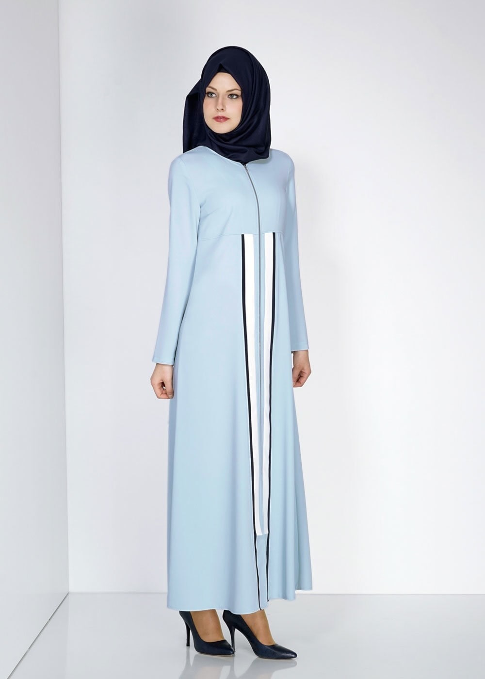 Tesettür giyim MAVİ FERMUARLI ÇİZGİ DETAYLI FERACE 8170