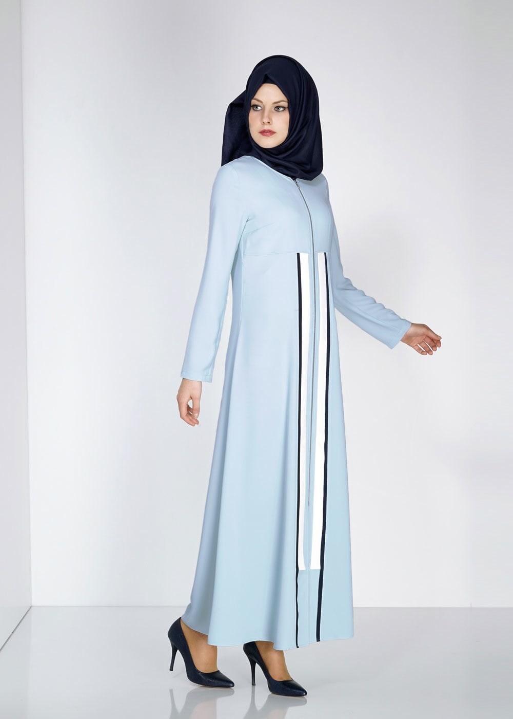 Tesettür giyim MAVİ FERMUARLI ÇİZGİ DETAYLI FERACE 8170