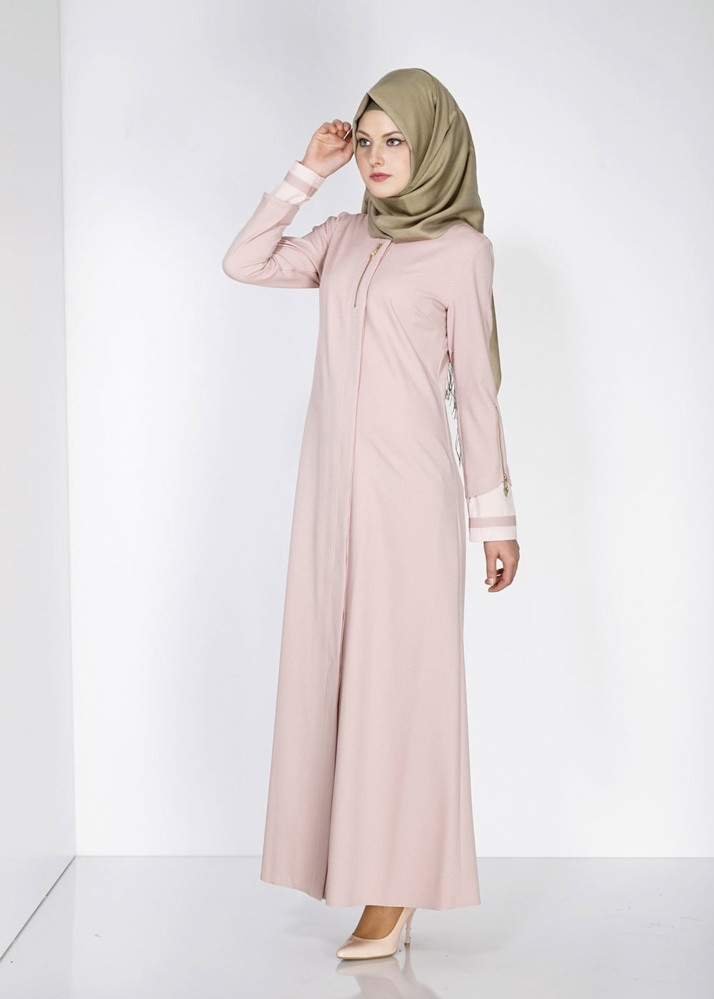 Tesettür giyim BEJ FERMUAR DETAYLI FERACE 8171