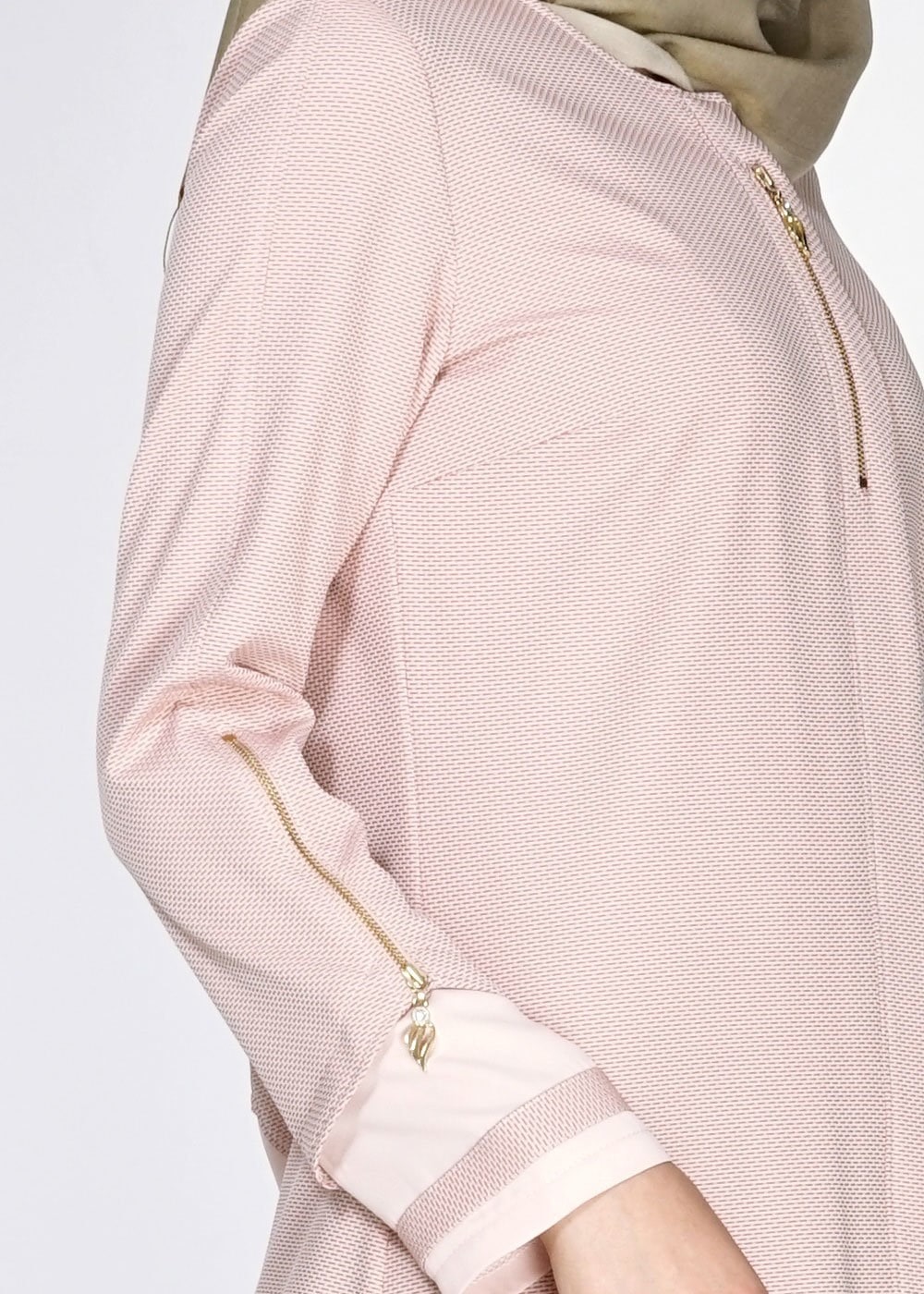 Tesettür giyim BEJ FERMUAR DETAYLI FERACE 8171