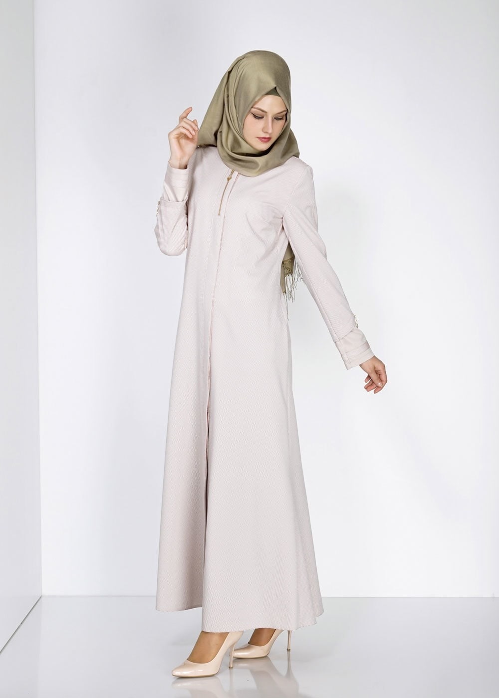 Tesettür giyim PUDRA FERMUAR DETAYLI FERACE 8171