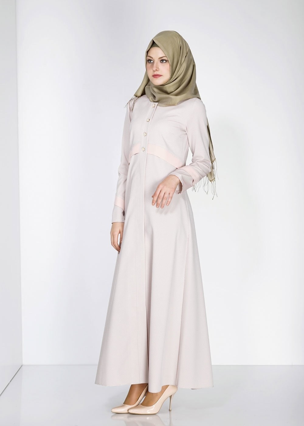 Tesettür giyim PUDRA DÜĞMELİ ŞERİT DETAYLI FERACE 8172