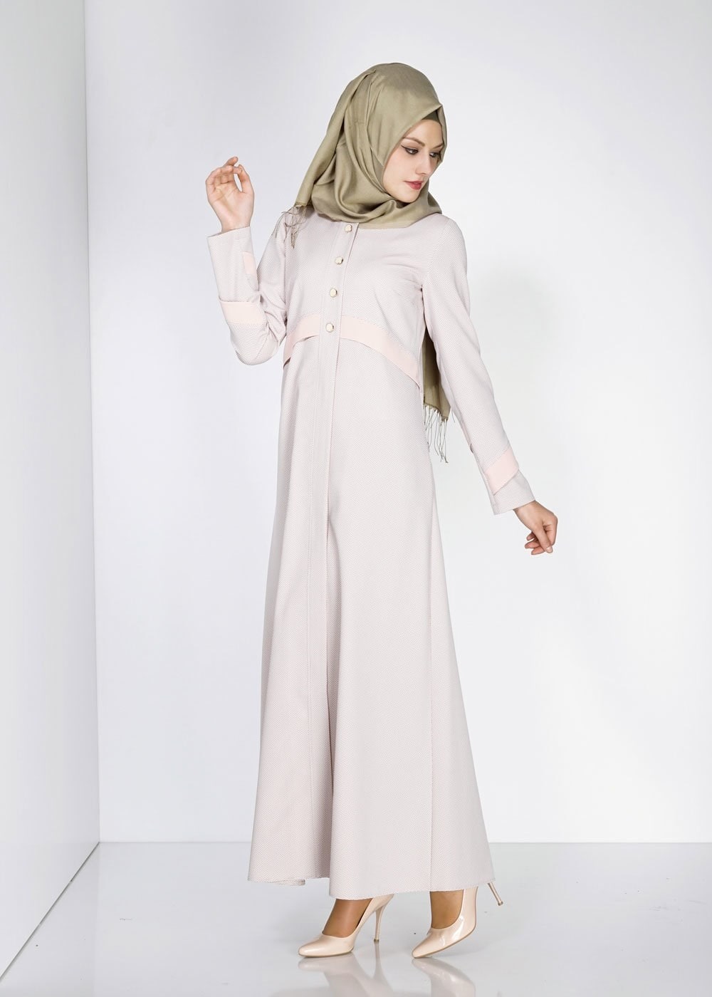 Tesettür giyim PUDRA DÜĞMELİ ŞERİT DETAYLI FERACE 8172