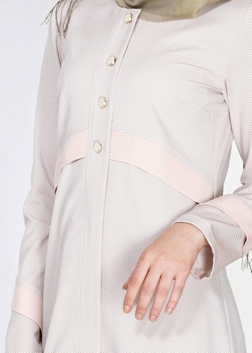 Tesettür giyim PUDRA DÜĞMELİ ŞERİT DETAYLI FERACE 8172