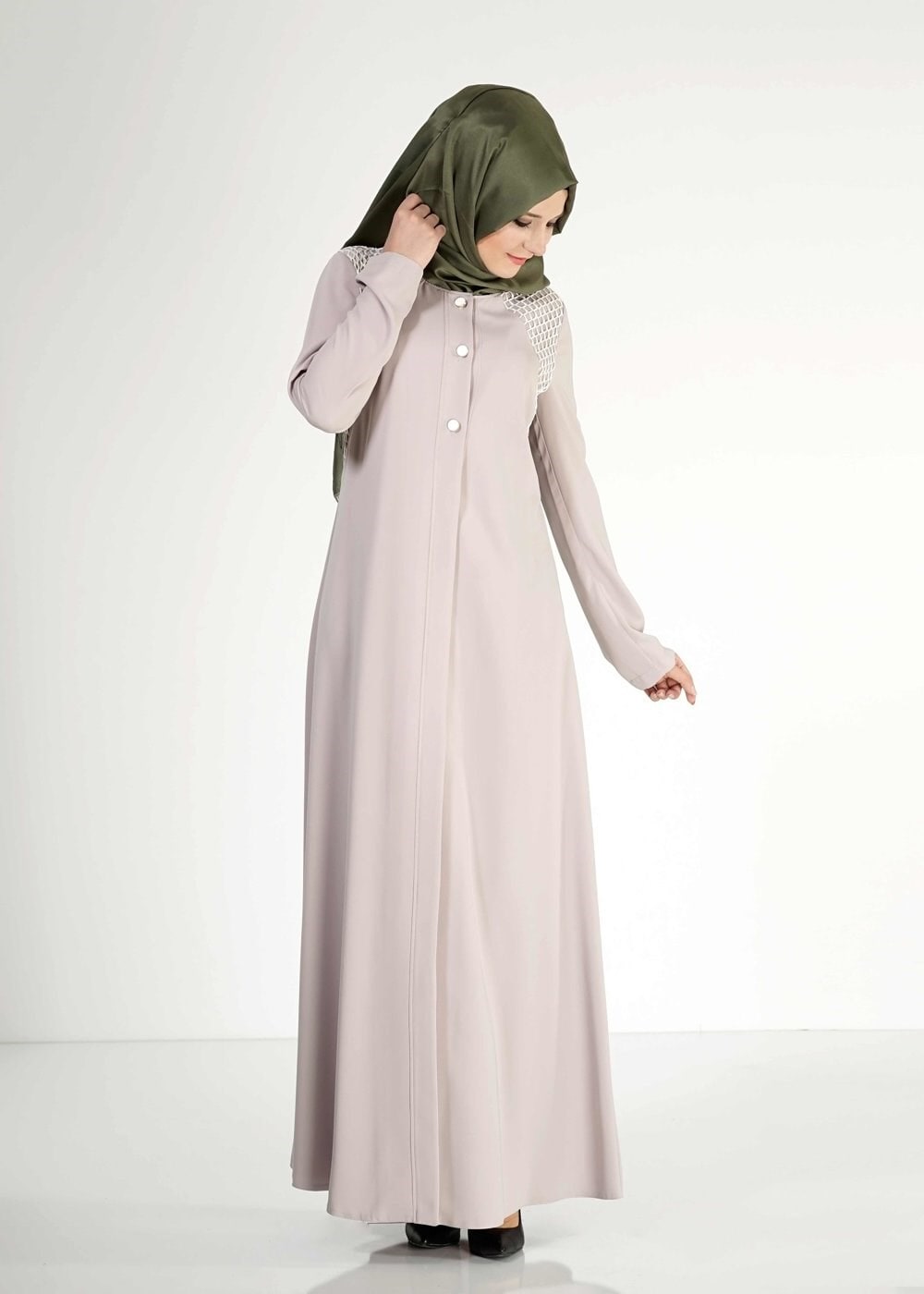 Tesettür giyim BEJ FİLE DETAYLI DÜĞMELİ FERACE 8173