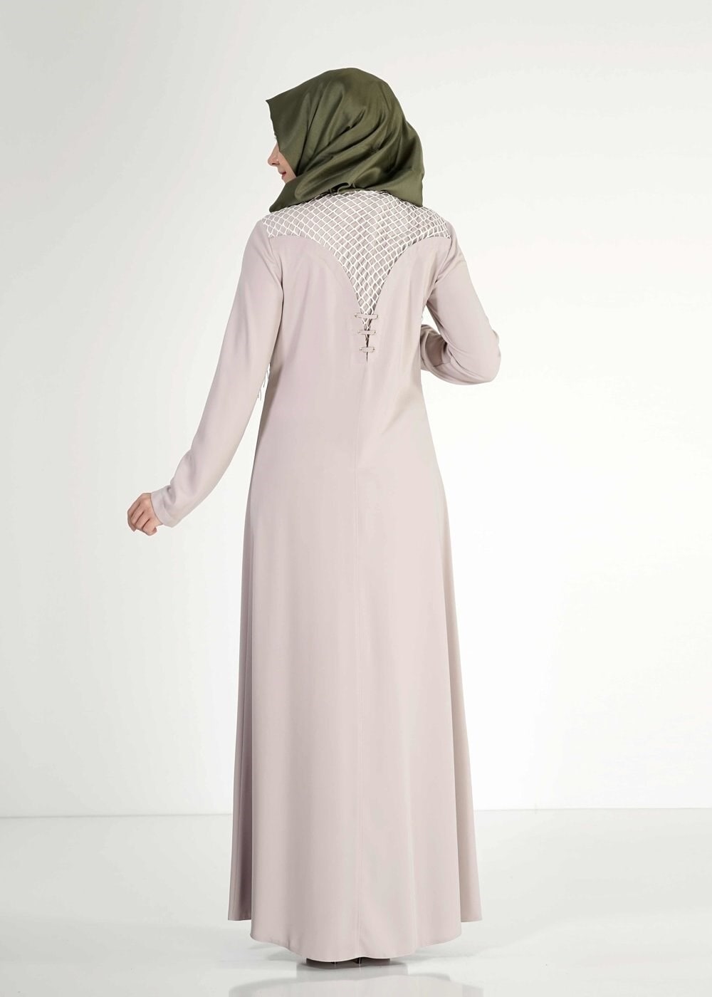 Tesettür giyim BEJ FİLE DETAYLI DÜĞMELİ FERACE 8173