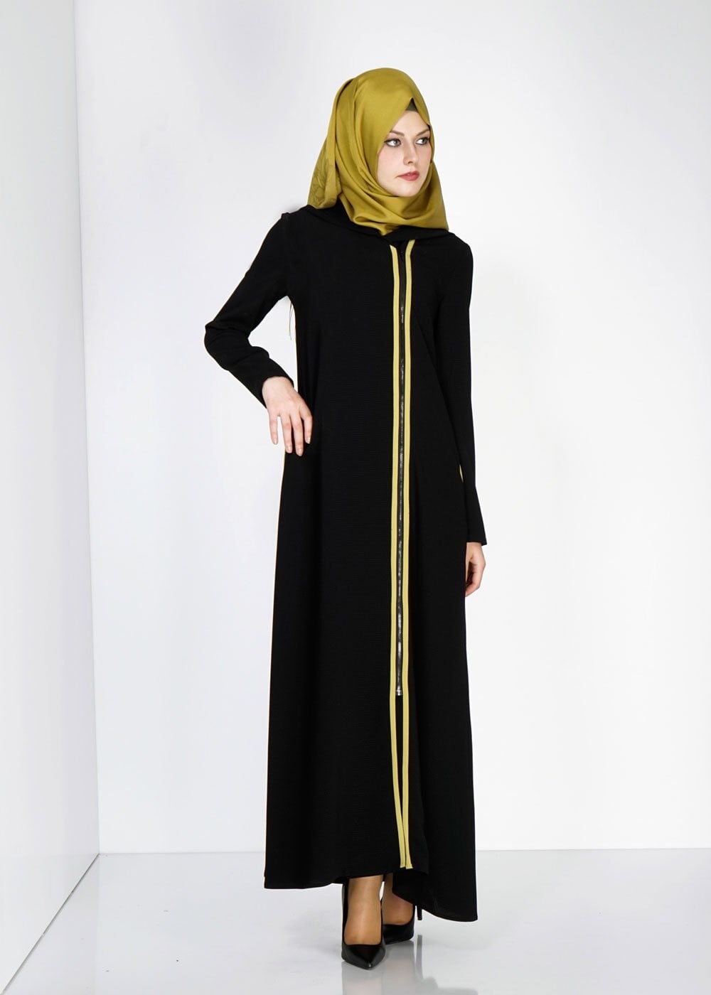 Tesettür giyim SİYAH KAPÜŞONLU FERMUARLI FERACE 8174