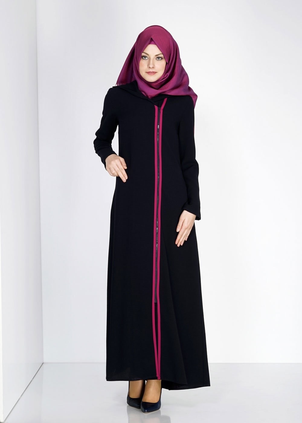 Tesettür giyim LACİVERT KAPÜŞONLU FERMUARLI FERACE 8174