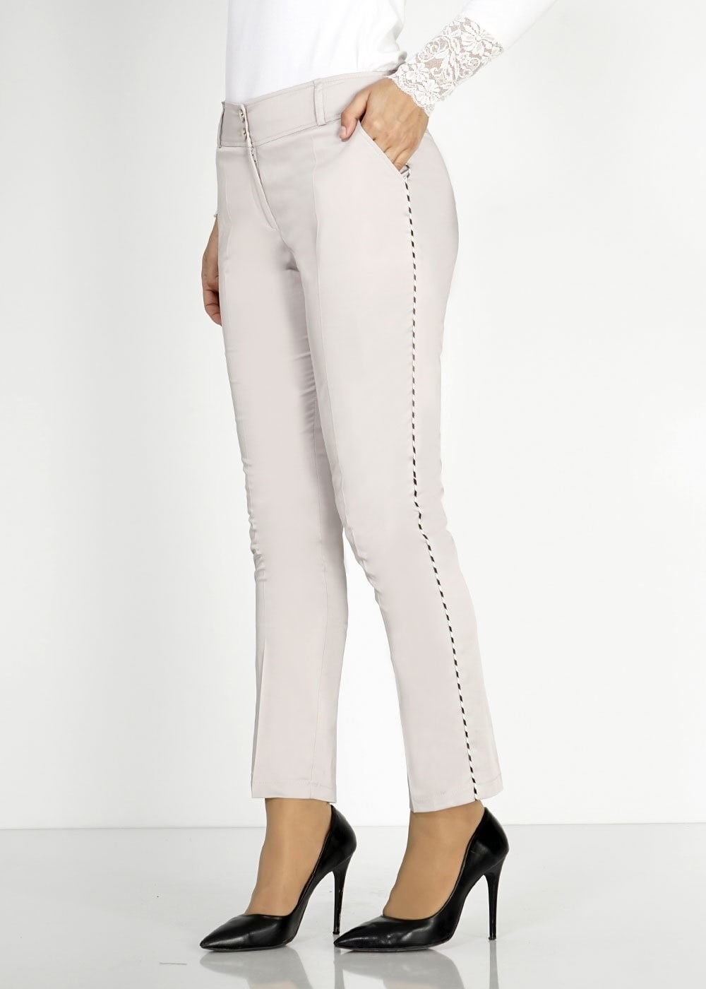 Tesettür giyim BEJ YANLARI ŞERİTLİ DAR PAÇA PANTOLON 7867