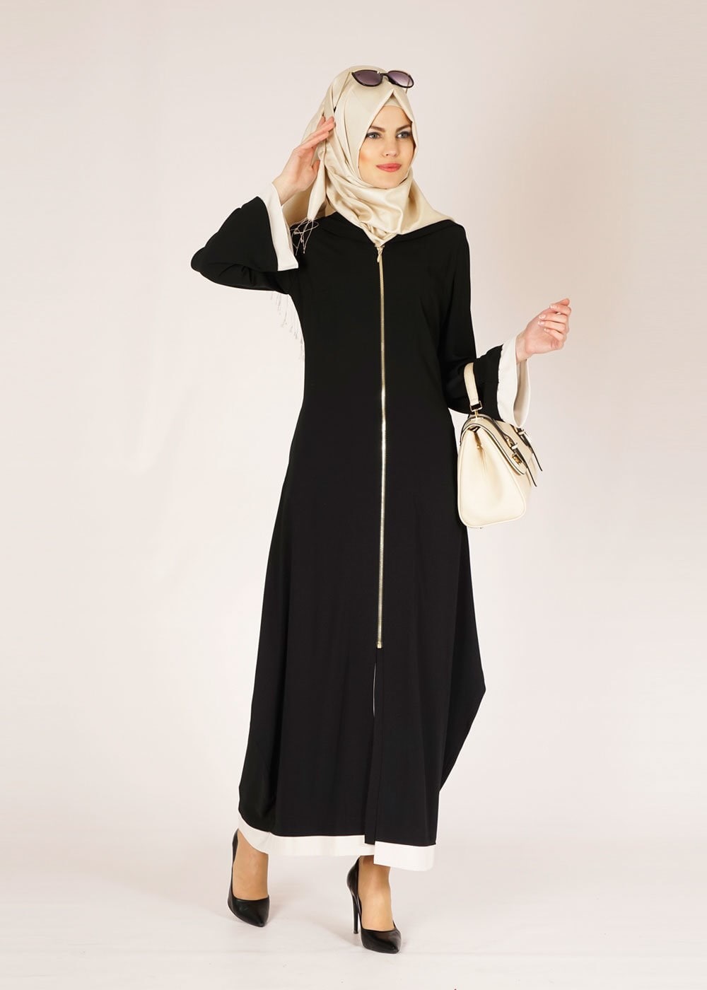 Tesettür giyim SİYAH KAPÜŞONLU İSPANYOL KOL PARDESÜ 1438