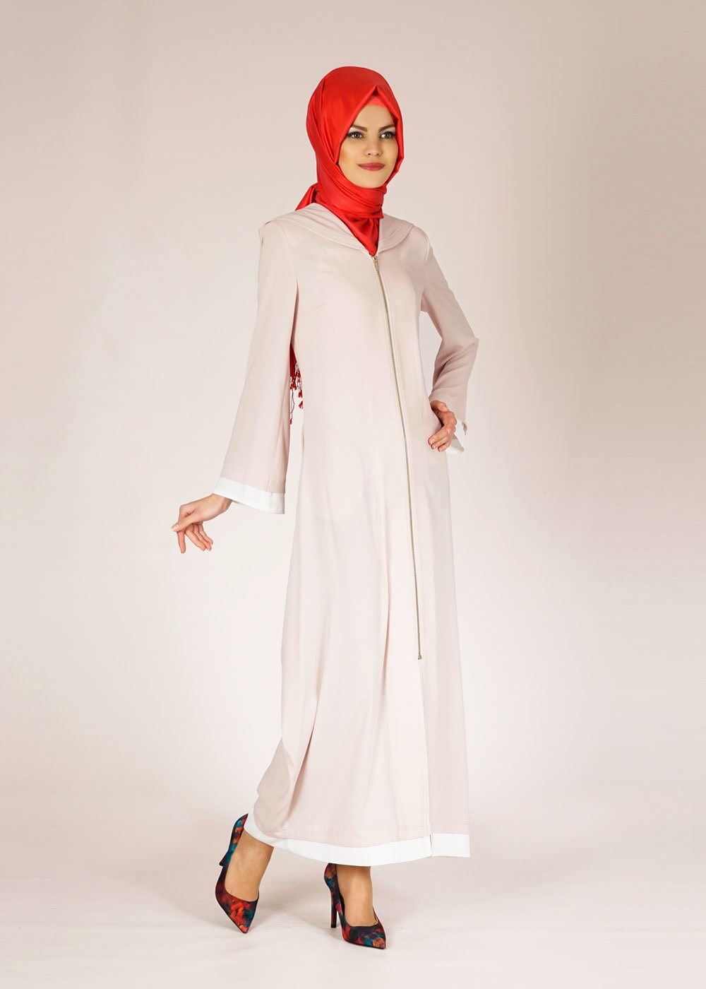 Tesettür giyim BEJ KAPÜŞONLU İSPANYOL KOL PARDESÜ 1438