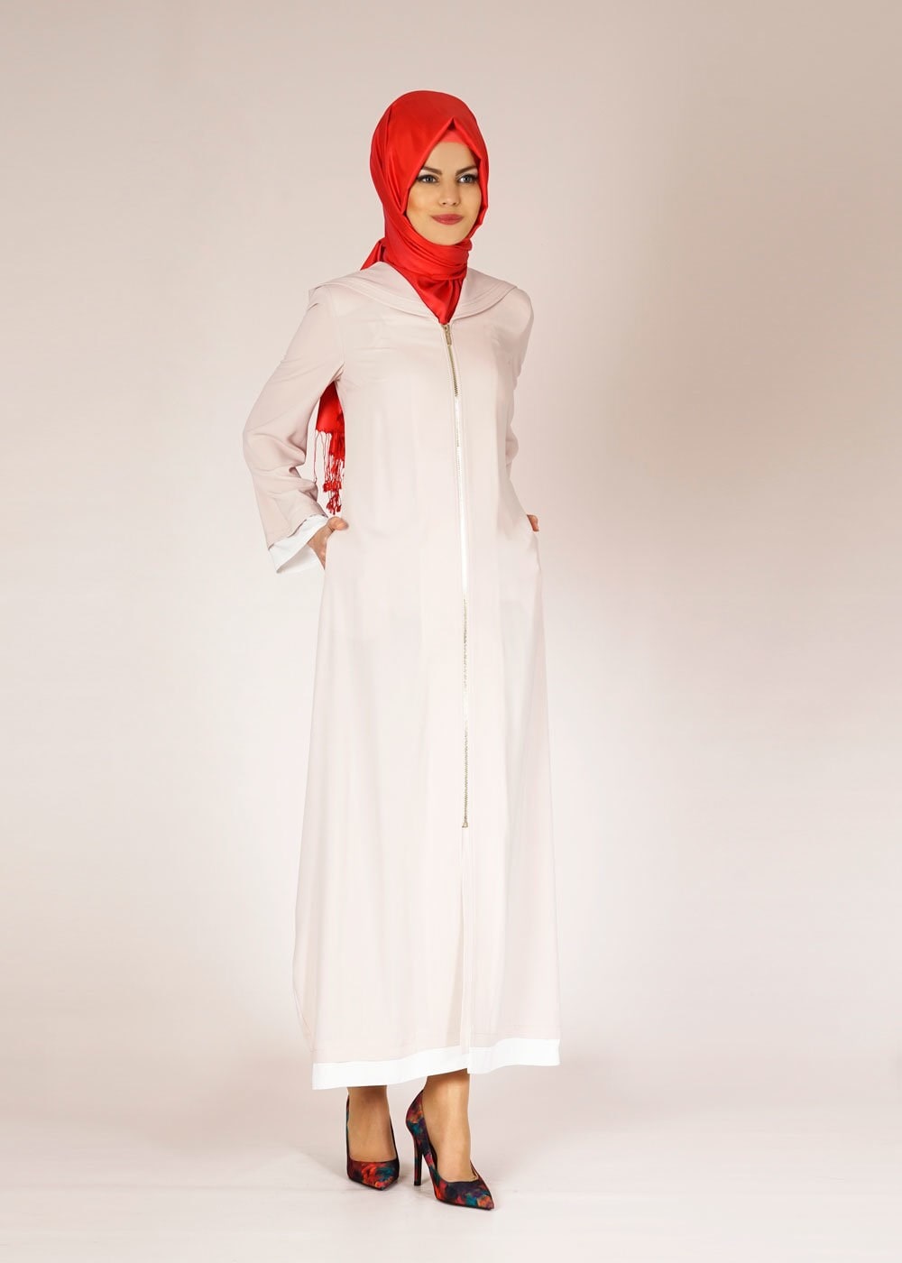 Tesettür giyim BEJ KAPÜŞONLU İSPANYOL KOL PARDESÜ 1438