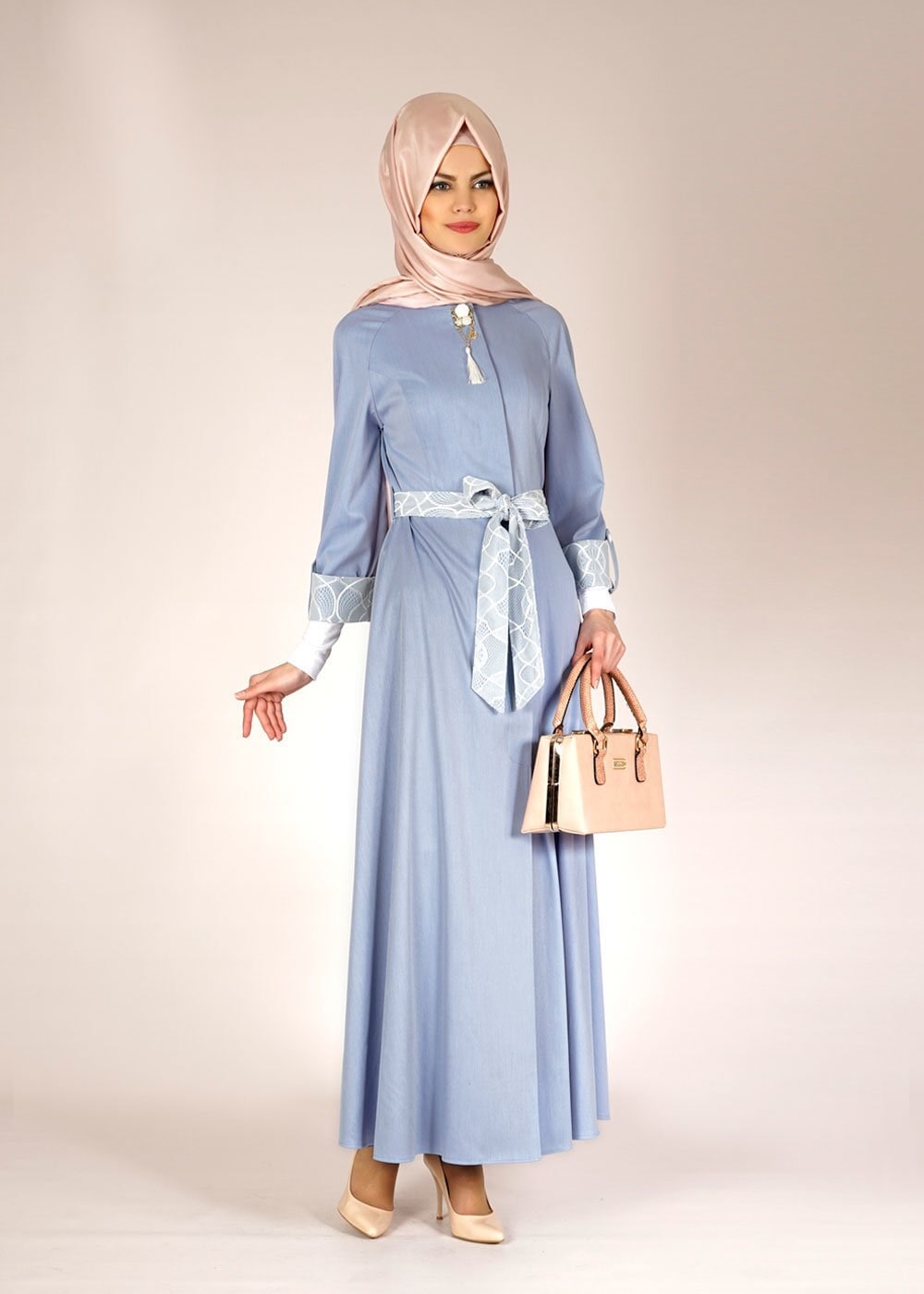 Tesettür giyim MAVİ MANŞETLERİ DESENLİ KEMERLİ PARDESÜ 1453
