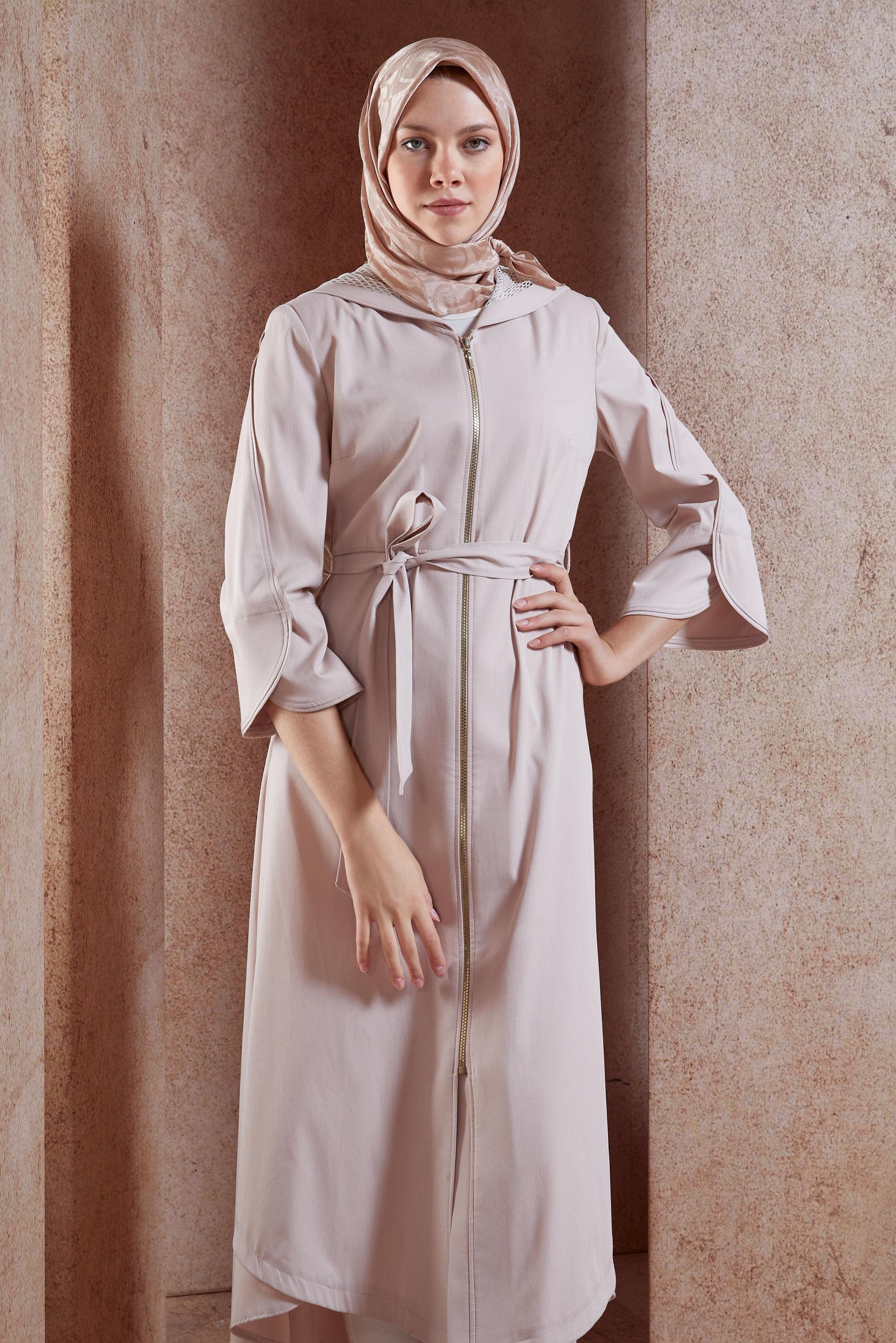 Tesettür giyim PEMBE KAPÜŞONU FİLE DETAYLI FERMUARLI PARDESÜ 1455