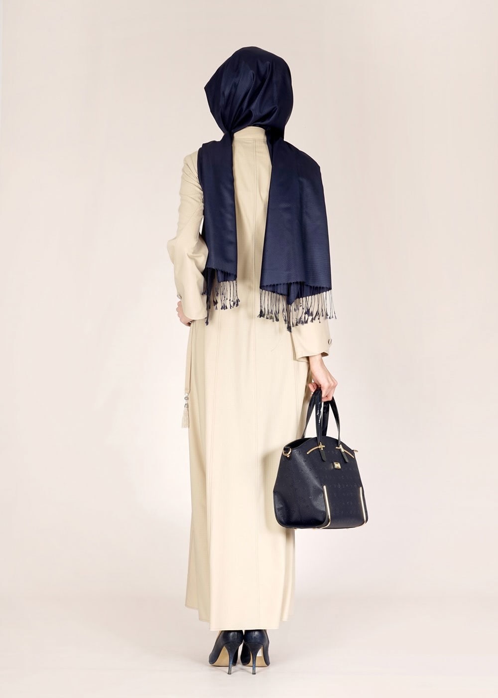 Tesettür giyim BEJ YANDAN BAĞLAMALI TAŞ DETAYLI PARDESÜ 1463