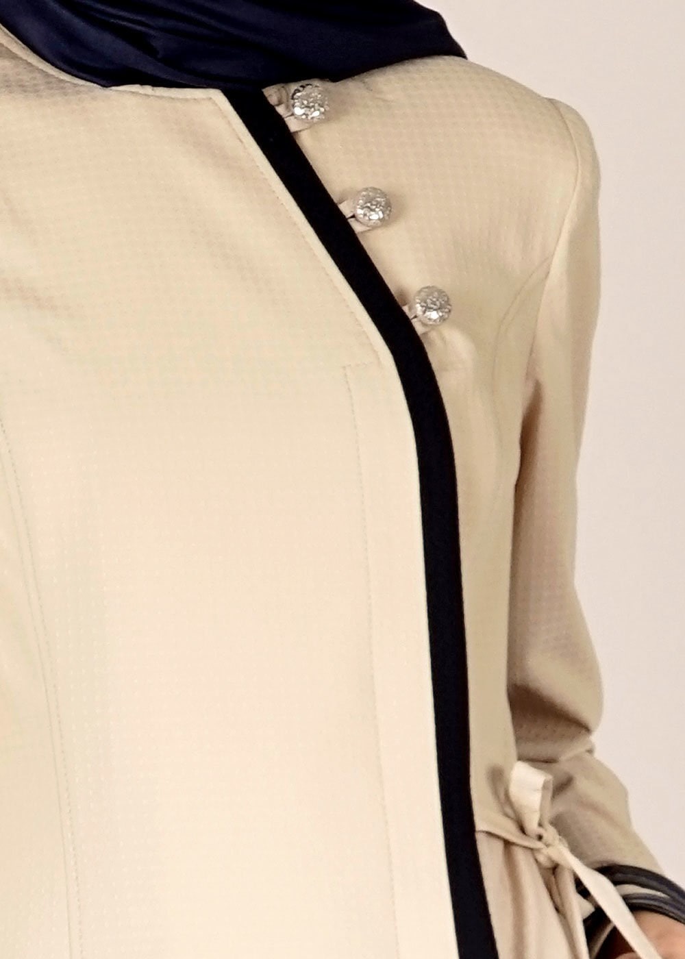 Tesettür giyim BEJ YANDAN BAĞLAMALI TAŞ DETAYLI PARDESÜ 1463