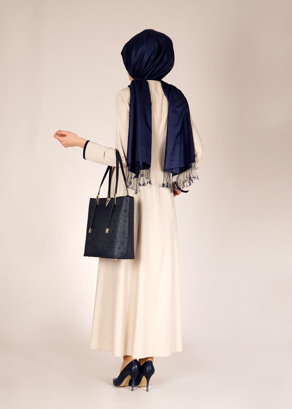 Tesettür giyim BEJ ŞERİT DETAYLI YANI BAĞLAMALI PARDESÜ 1475