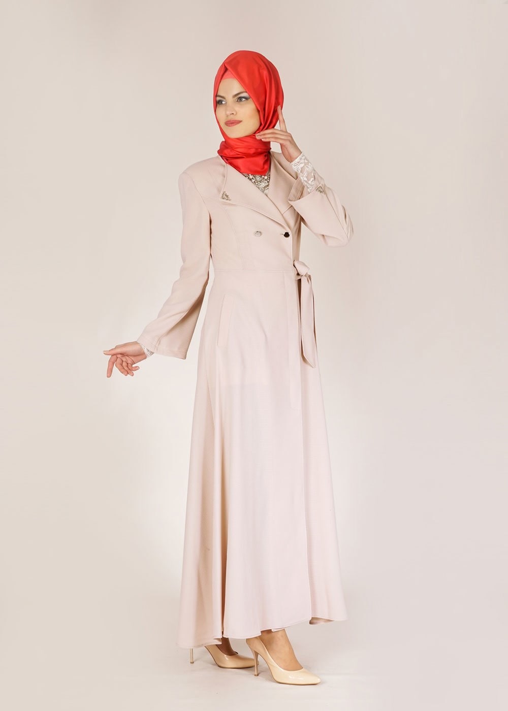 Tesettür giyim BEJ YANDAN BAĞLAMALI KRUVAZE YAKA PARDESÜ 1479 