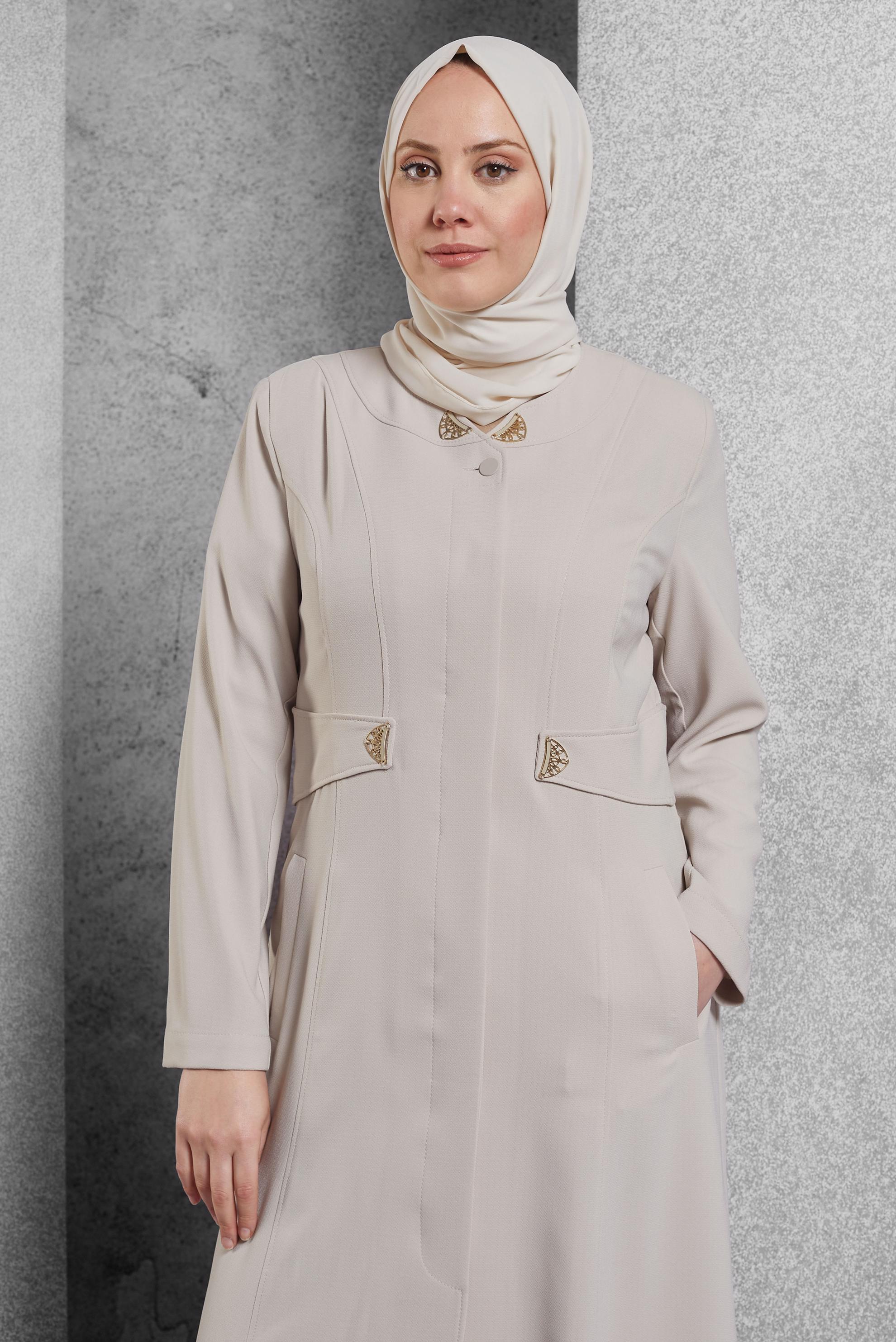 Tesettür giyim BEJ DÜĞME DETAYLI CEPLİ PARDESÜ 1486