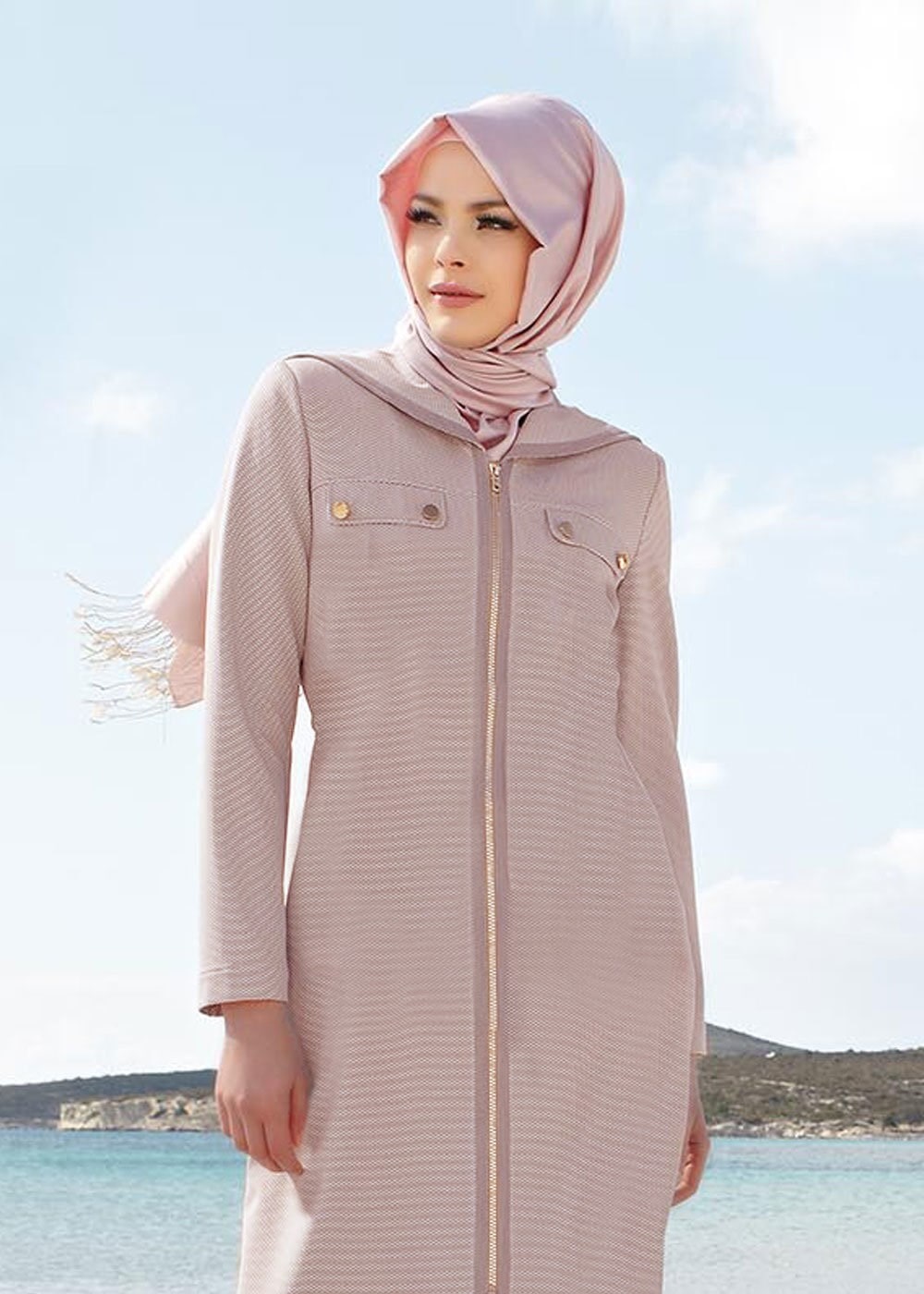 Tesettür giyim BEJ KAPÜŞONLU PARDESÜ 1496