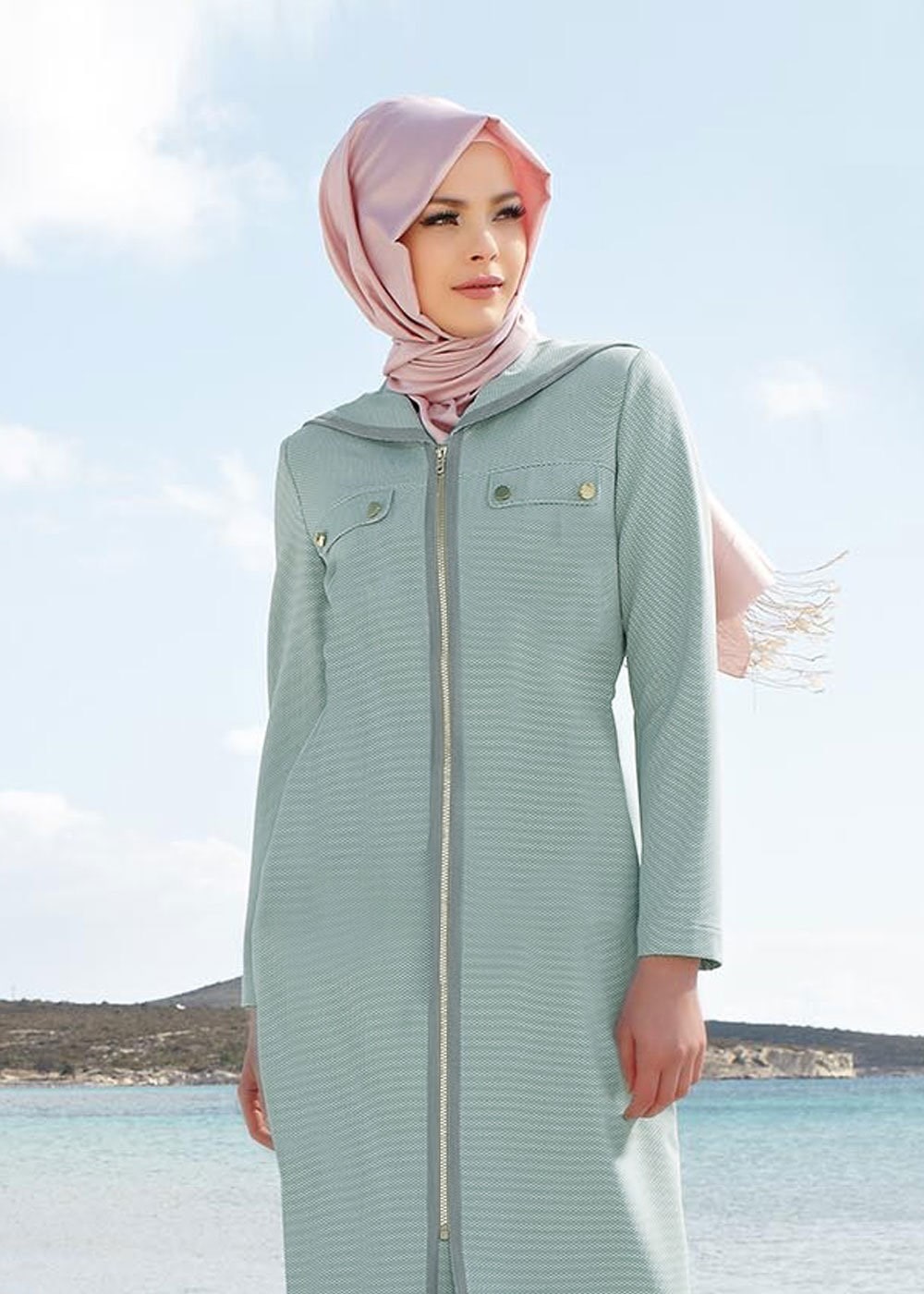 Tesettür giyim YEŞİL KAPÜŞONLU PARDESÜ 1496
