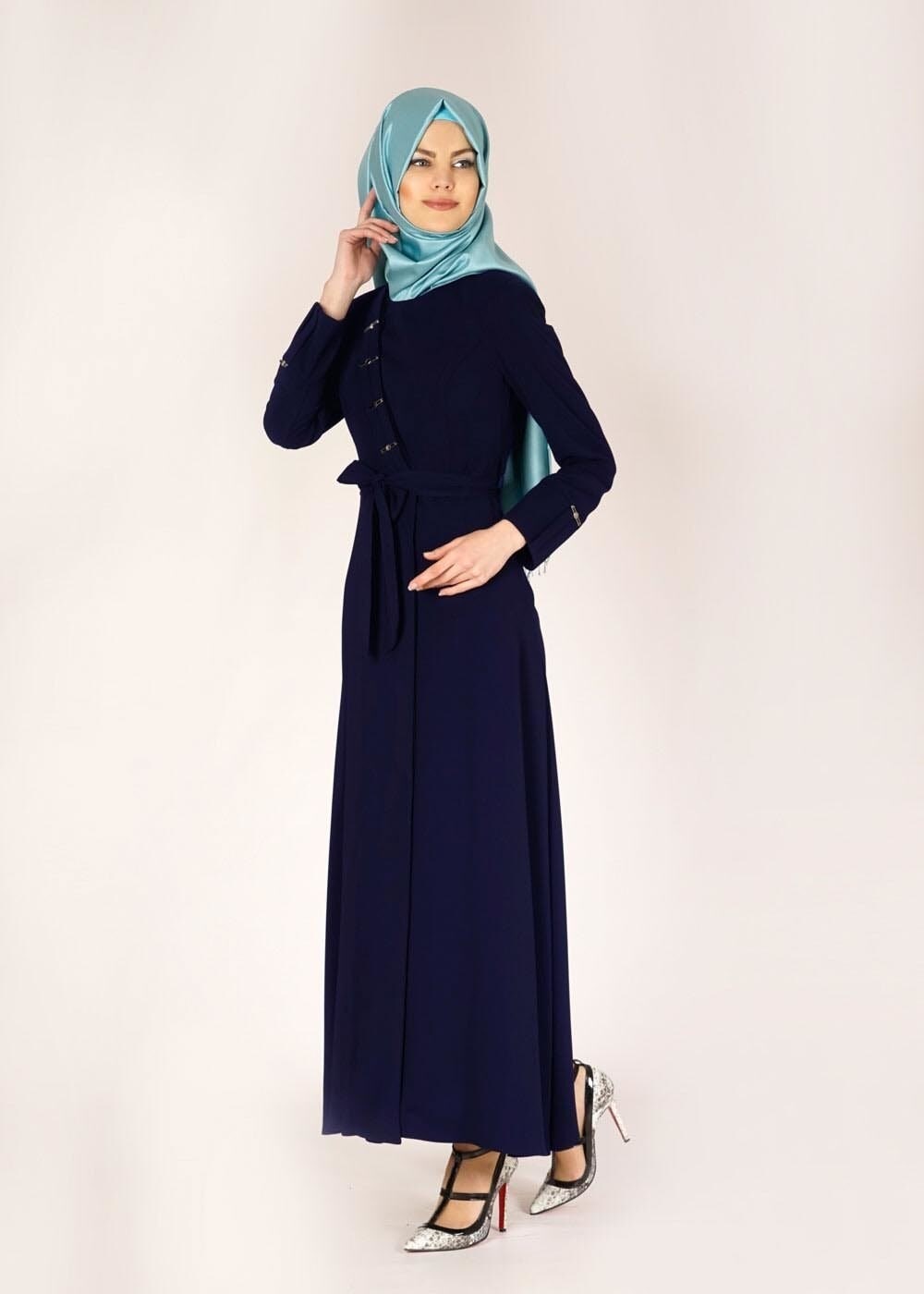 Tesettür giyim LACİVERT METAL AKSESUAR DETAYLI PARDESÜ 1499
