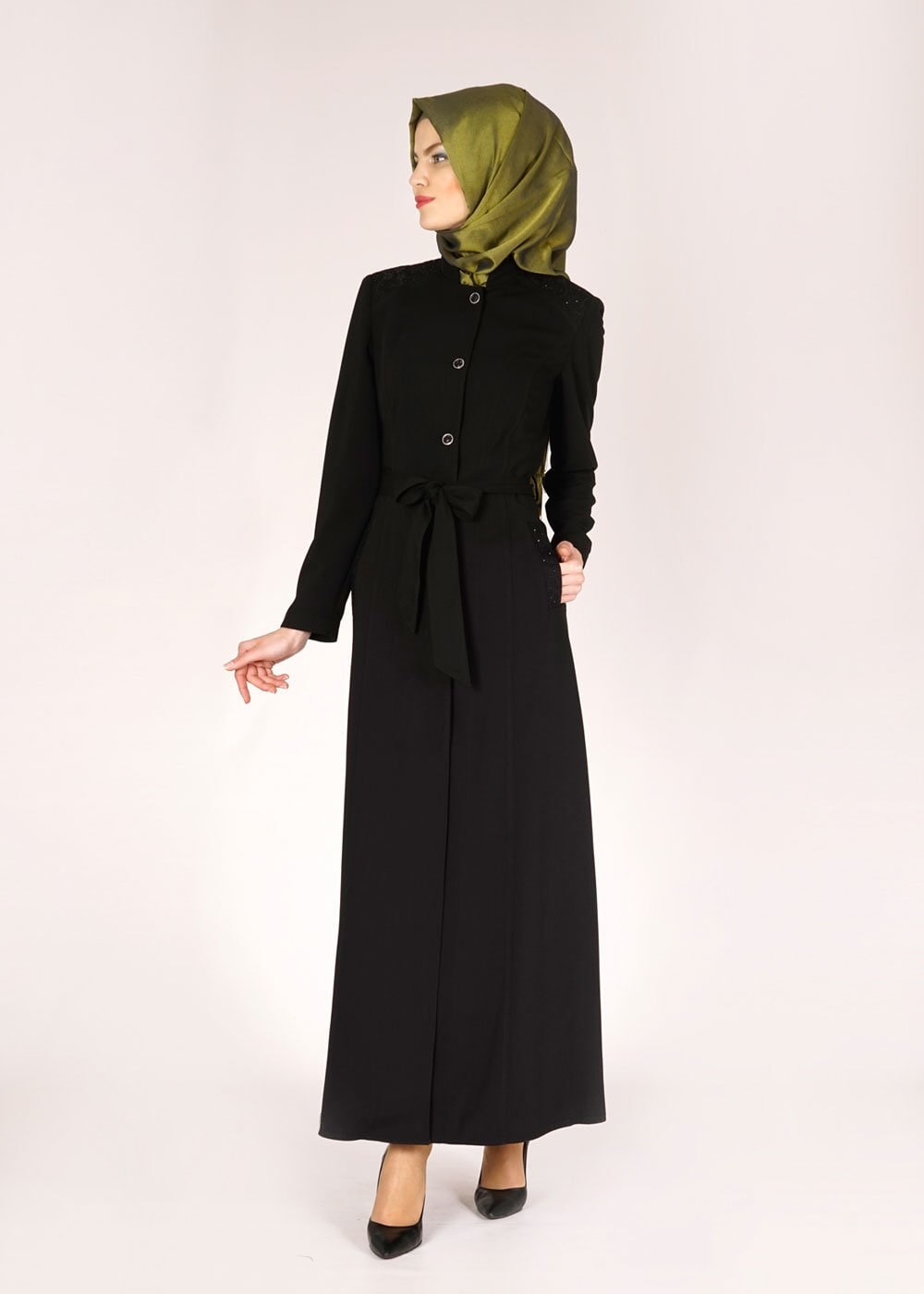 Tesettür giyim SİYAH ÇİÇEK İŞLEME DETAYLI DÜĞMELİ PARDESÜ 1523
