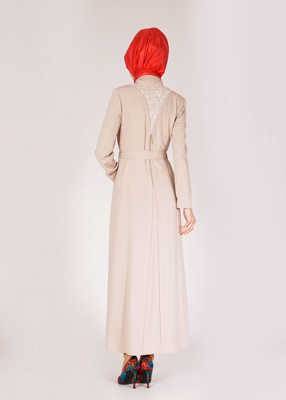 Tesettür giyim BEJ ÇİÇEK İŞLEME DETAYLI DÜĞMELİ PARDESÜ 1523