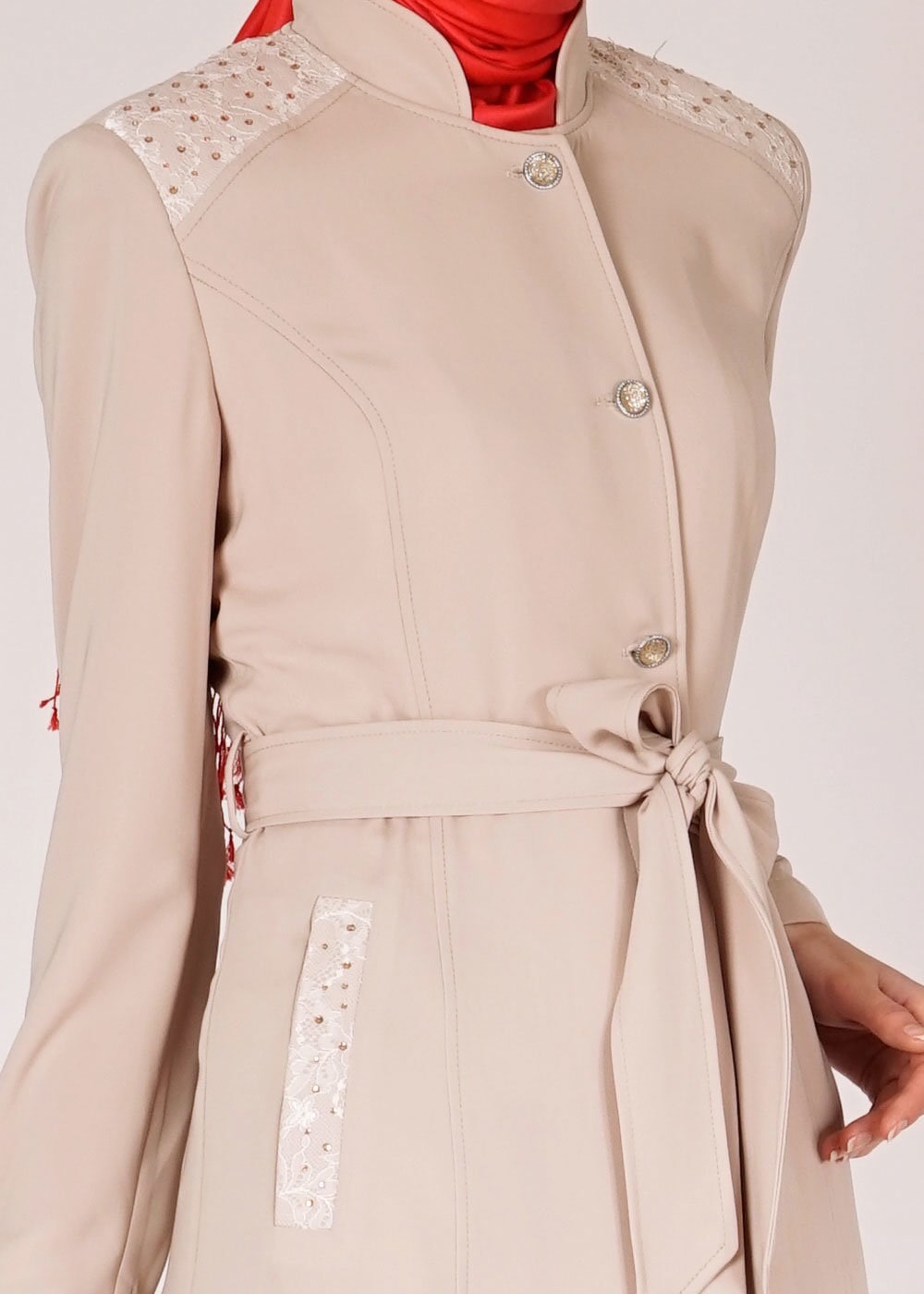 Tesettür giyim BEJ ÇİÇEK İŞLEME DETAYLI DÜĞMELİ PARDESÜ 1523