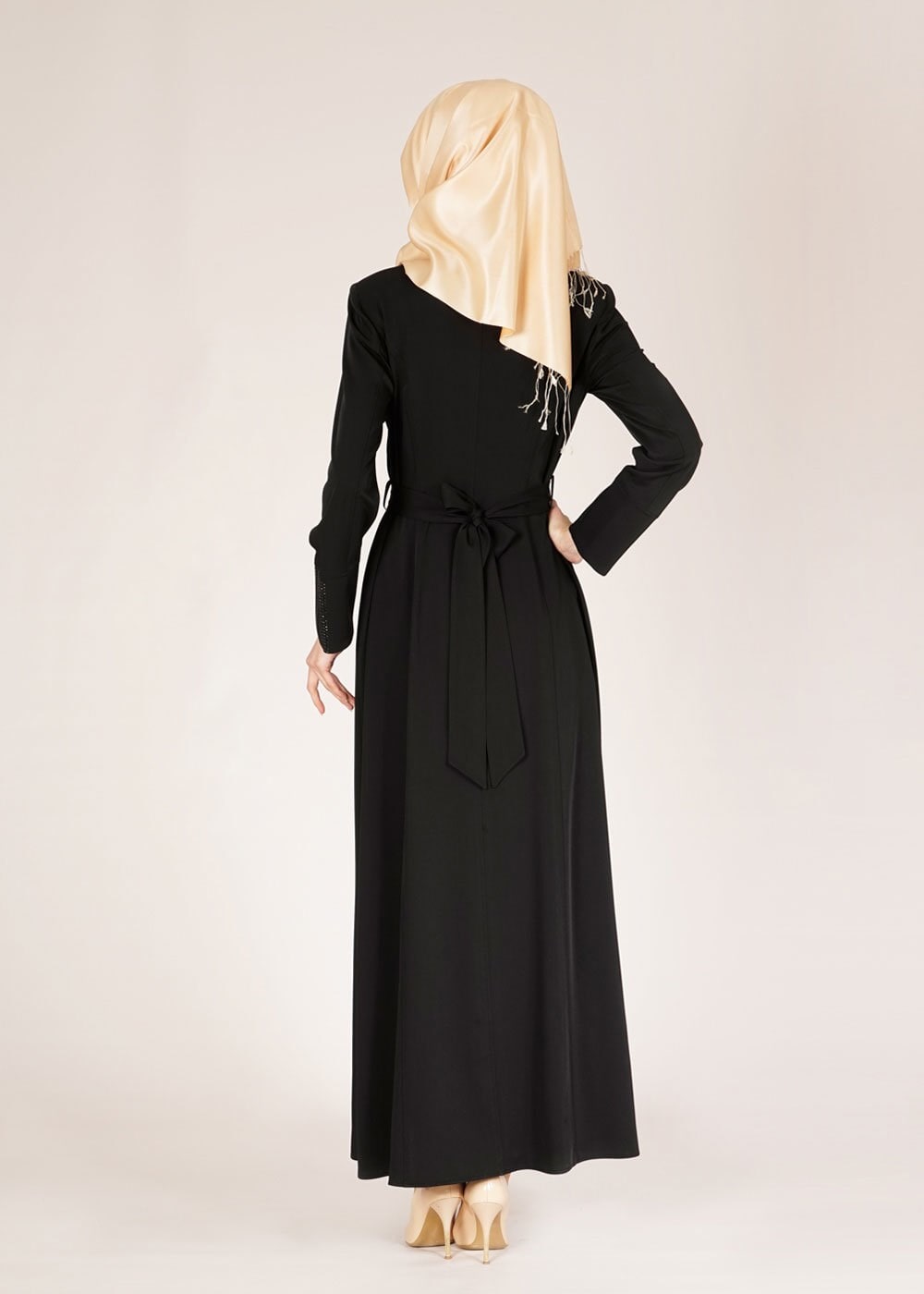 Tesettür giyim SİYAH TAŞ İŞLEMELİ FERMUARLI PARDESÜ 1524