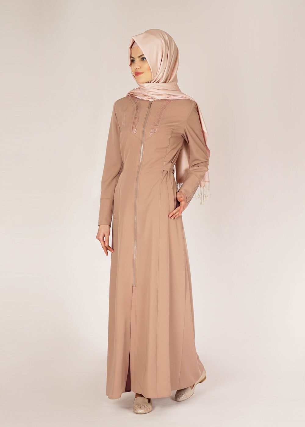 Tesettür giyim TABA TAŞ İŞLEMELİ FERMUARLI PARDESÜ 1524