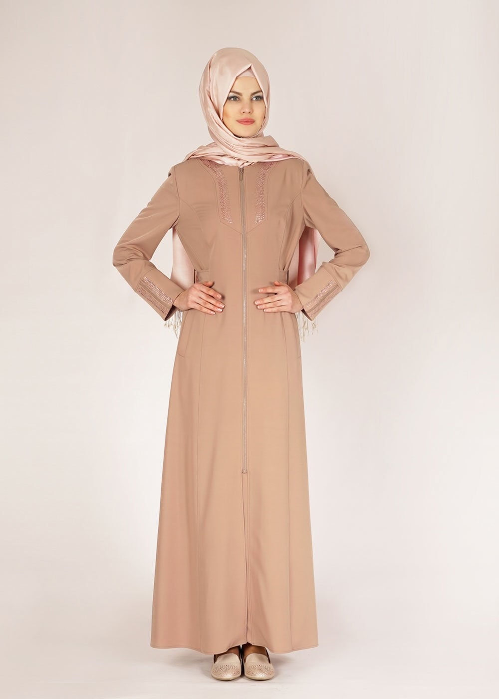 Tesettür giyim TABA TAŞ İŞLEMELİ FERMUARLI PARDESÜ 1524