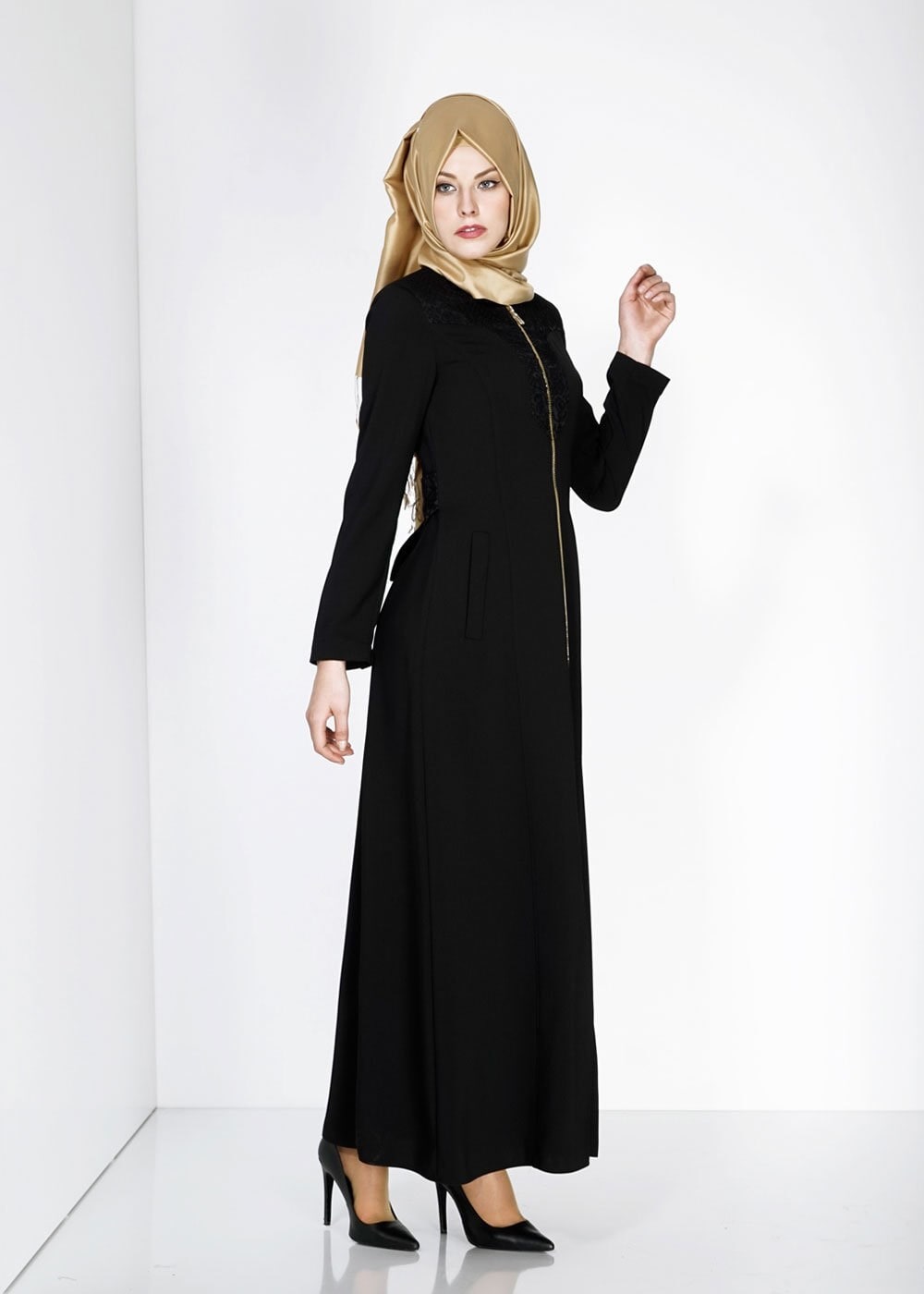 Tesettür giyim SİYAH İŞLEME DETAYLI FERMUARLI PARDESÜ 1541