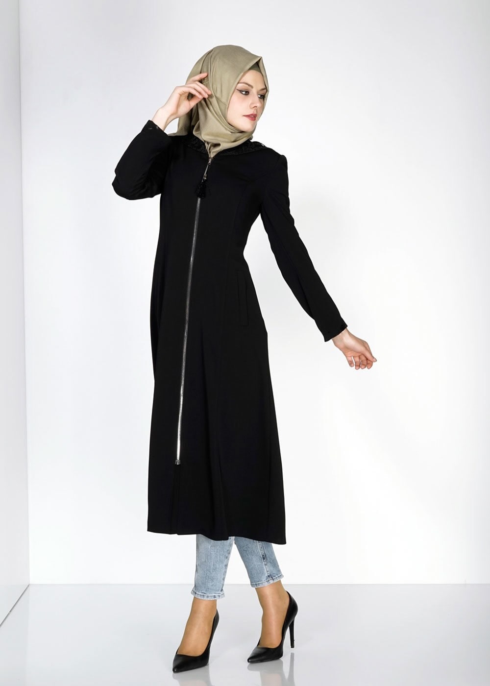 Tesettür giyim SİYAH KAPÜŞONLU PUL PAYET DETAYLI PARDESÜ 1542