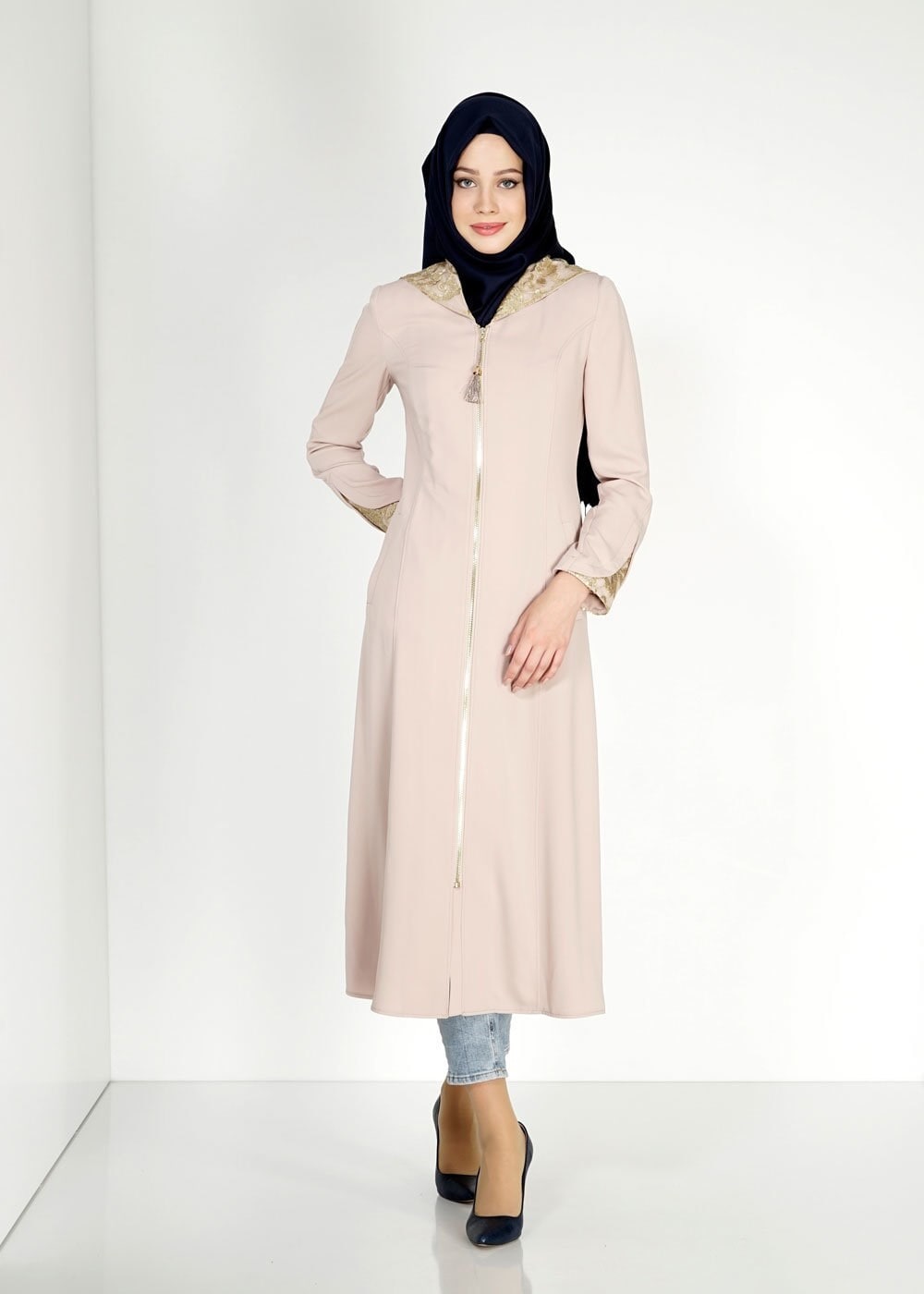 Tesettür giyim BEJ KAPÜŞONLU PUL PAYET DETAYLI PARDESÜ 1542