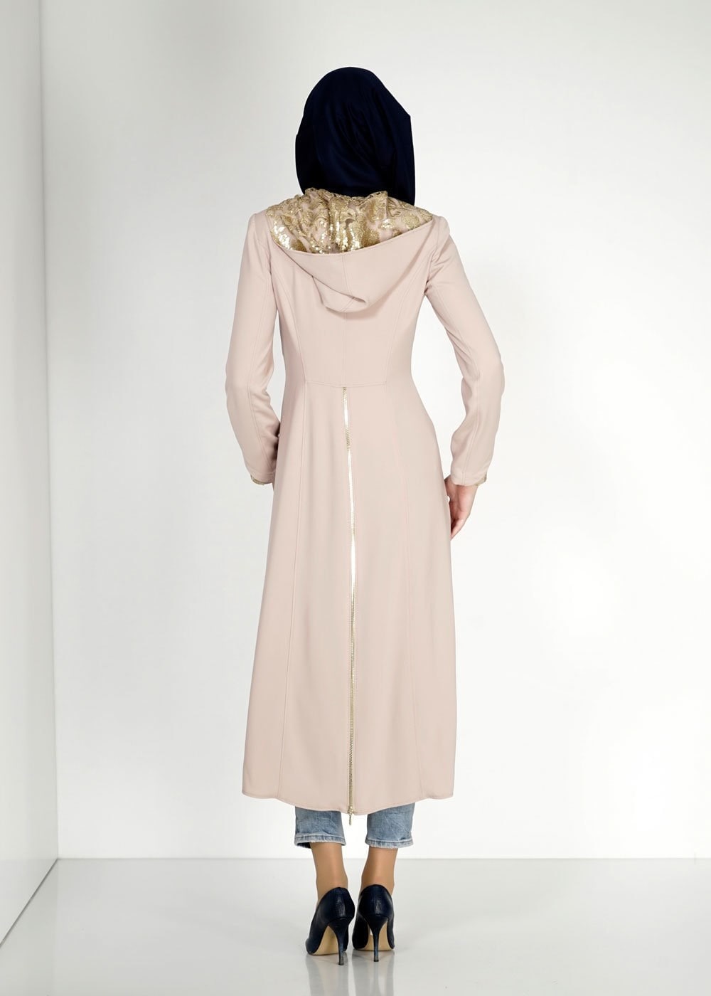 Tesettür giyim BEJ KAPÜŞONLU PUL PAYET DETAYLI PARDESÜ 1542