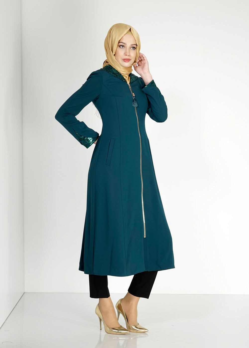 Tesettür giyim YEŞİL KAPÜŞONLU PUL PAYET DETAYLI PARDESÜ 1542