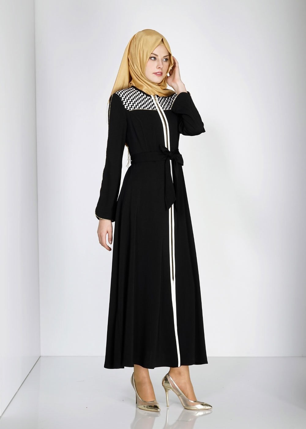 Tesettür giyim SİYAH ZİKZAK DESENLİ FERMUARLI PARDESÜ 1561