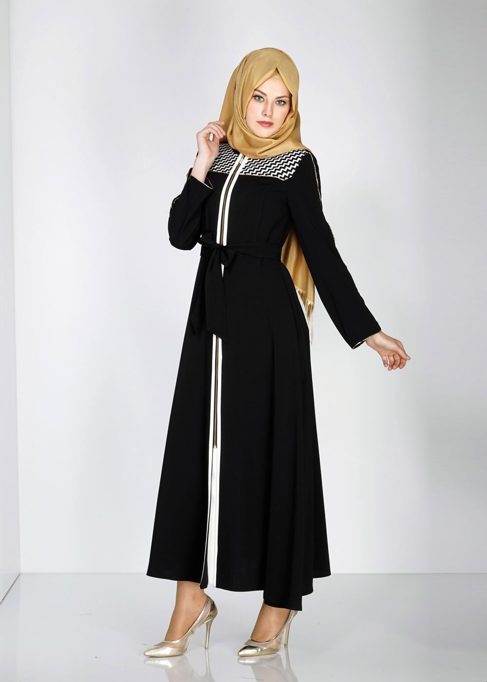 Tesettür giyim SİYAH ZİKZAK DESENLİ FERMUARLI PARDESÜ 1561