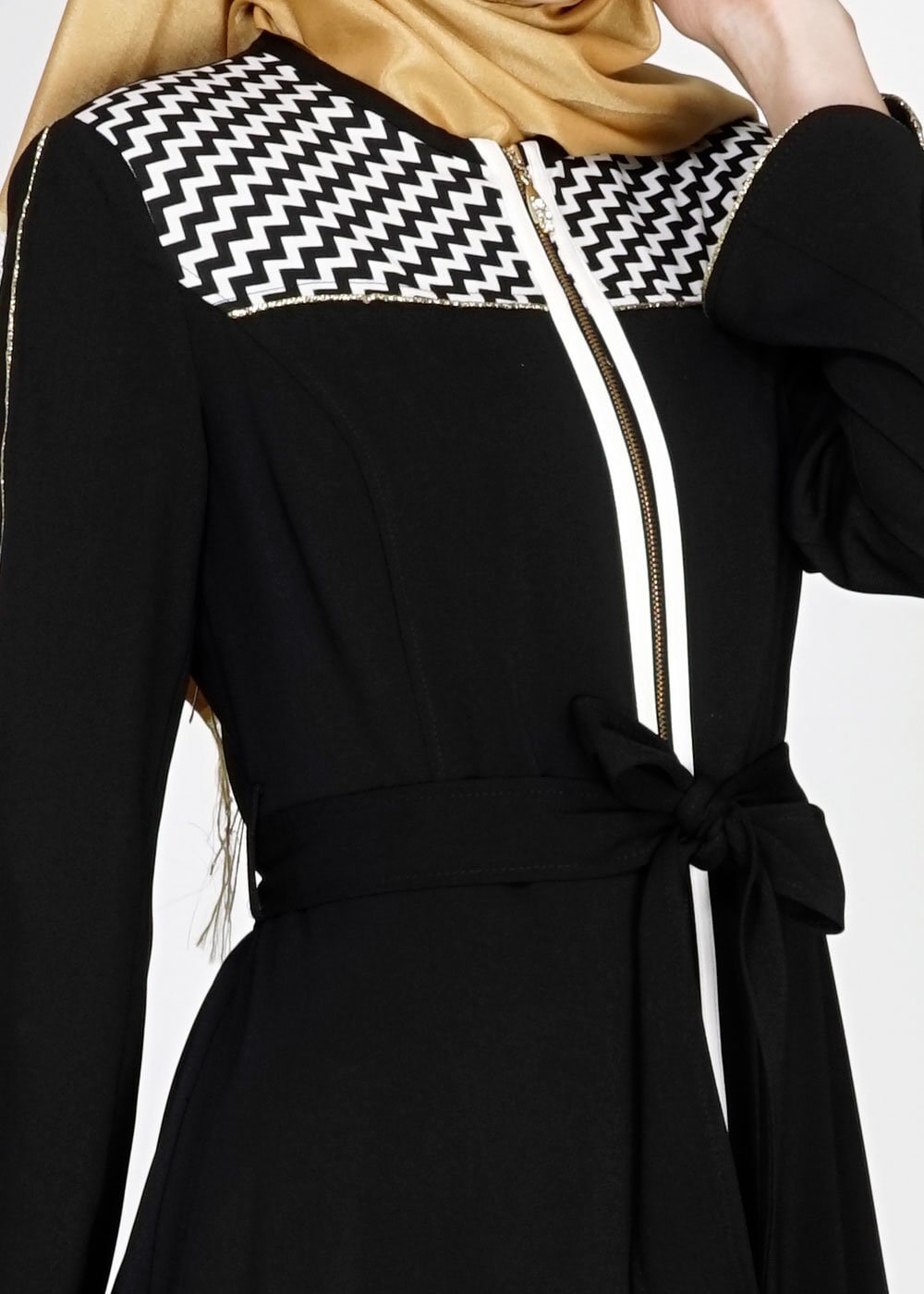 Tesettür giyim SİYAH ZİKZAK DESENLİ FERMUARLI PARDESÜ 1561