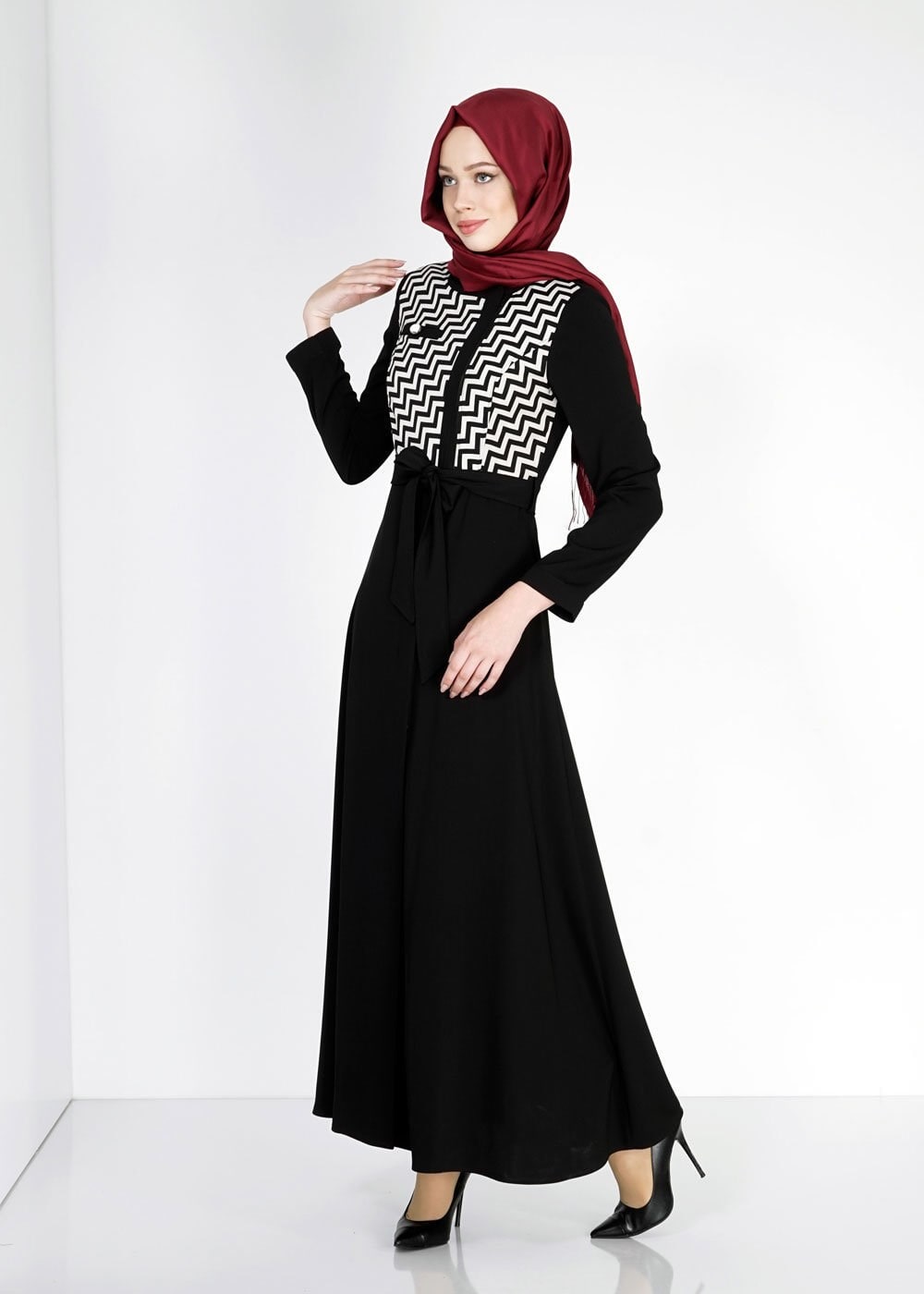 Tesettür giyim SİYAH ZİKZAK DESENLİ FERMUARLI PARDESÜ 1562