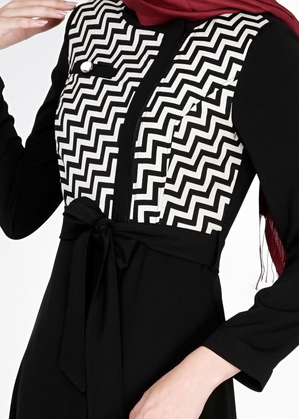 Tesettür giyim SİYAH ZİKZAK DESENLİ FERMUARLI PARDESÜ 1562